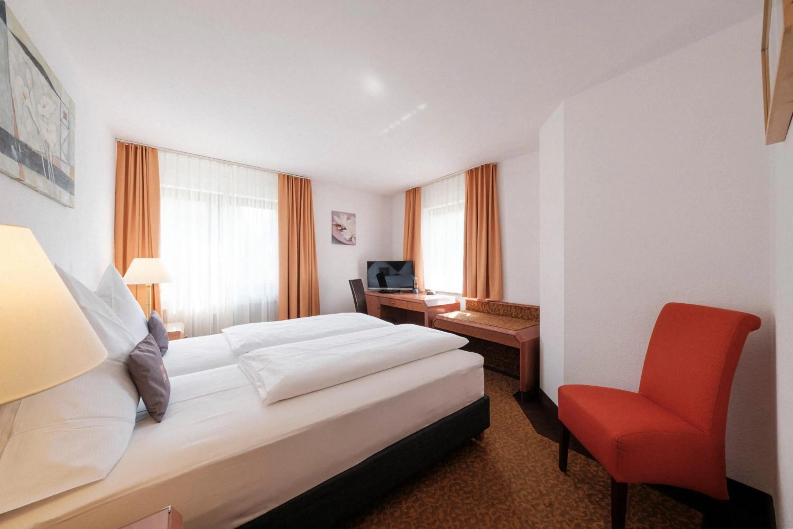 Photo of the whole room, Bed in Hotel Flora Möhringen