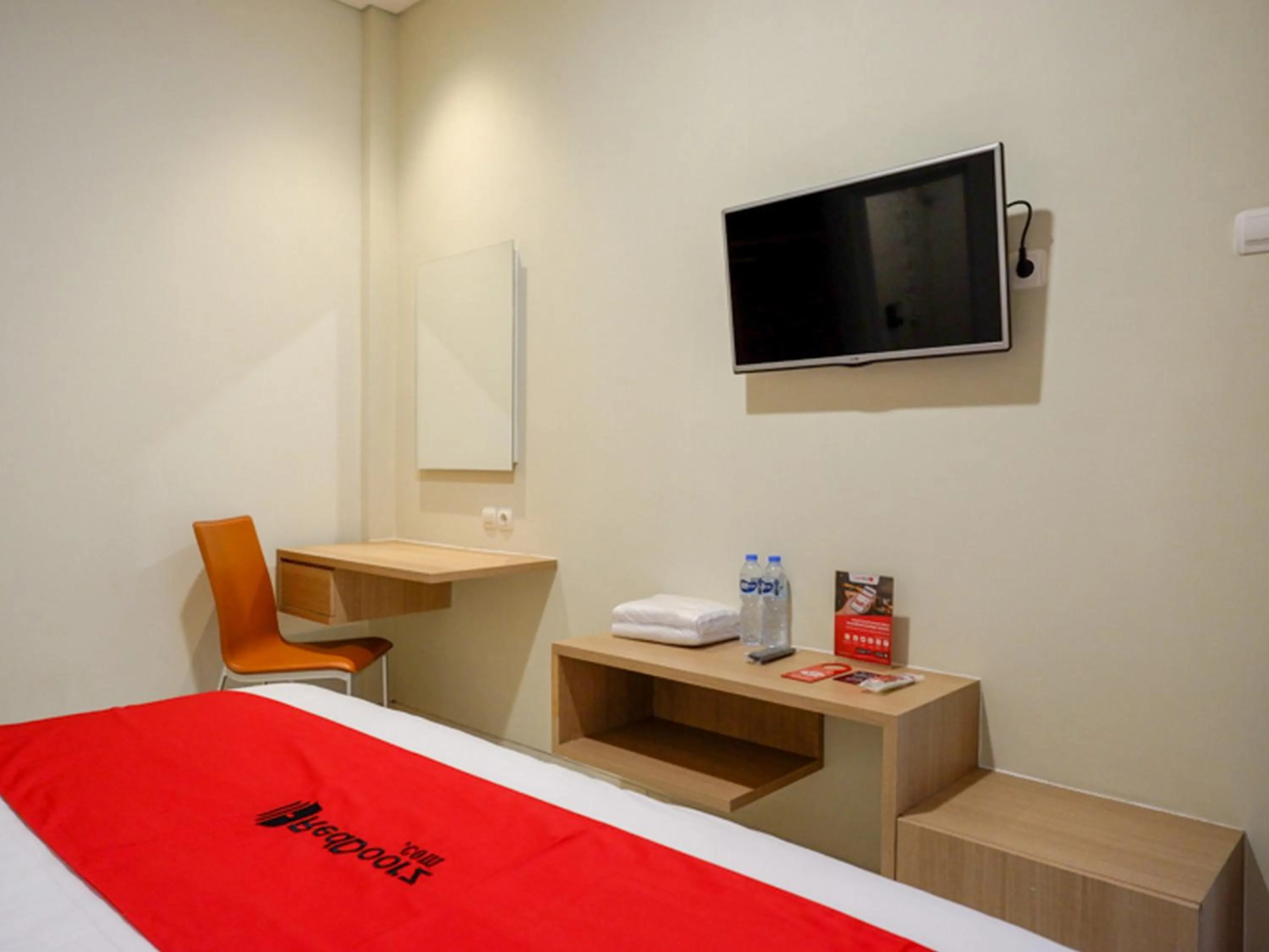 RedDoorz near Exit Tol Banyumanik 2