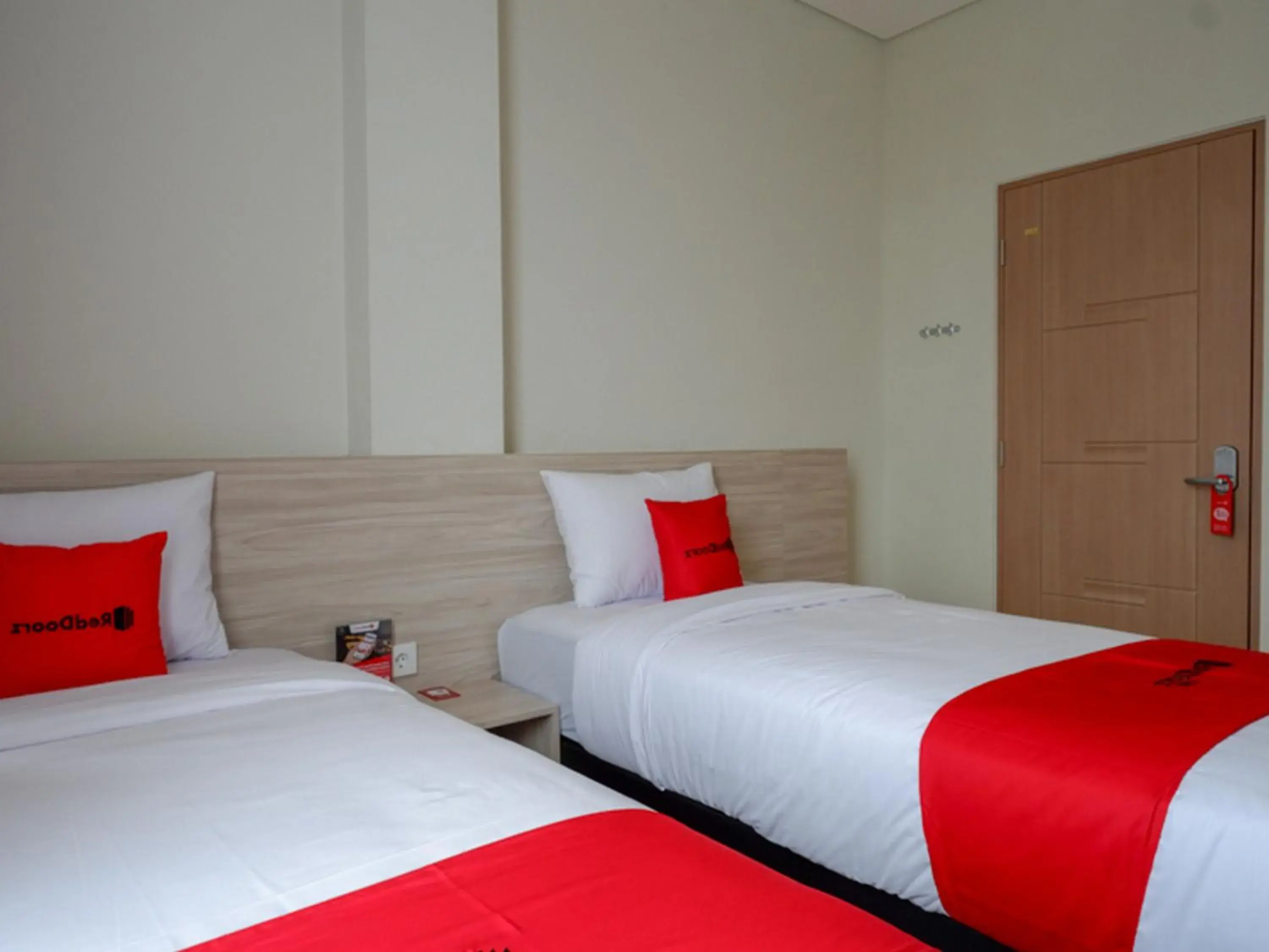 Bedroom, Bed in RedDoorz near Exit Tol Banyumanik 2 Bedroom, Bed in RedDoorz near Exit Tol Banyumanik 2