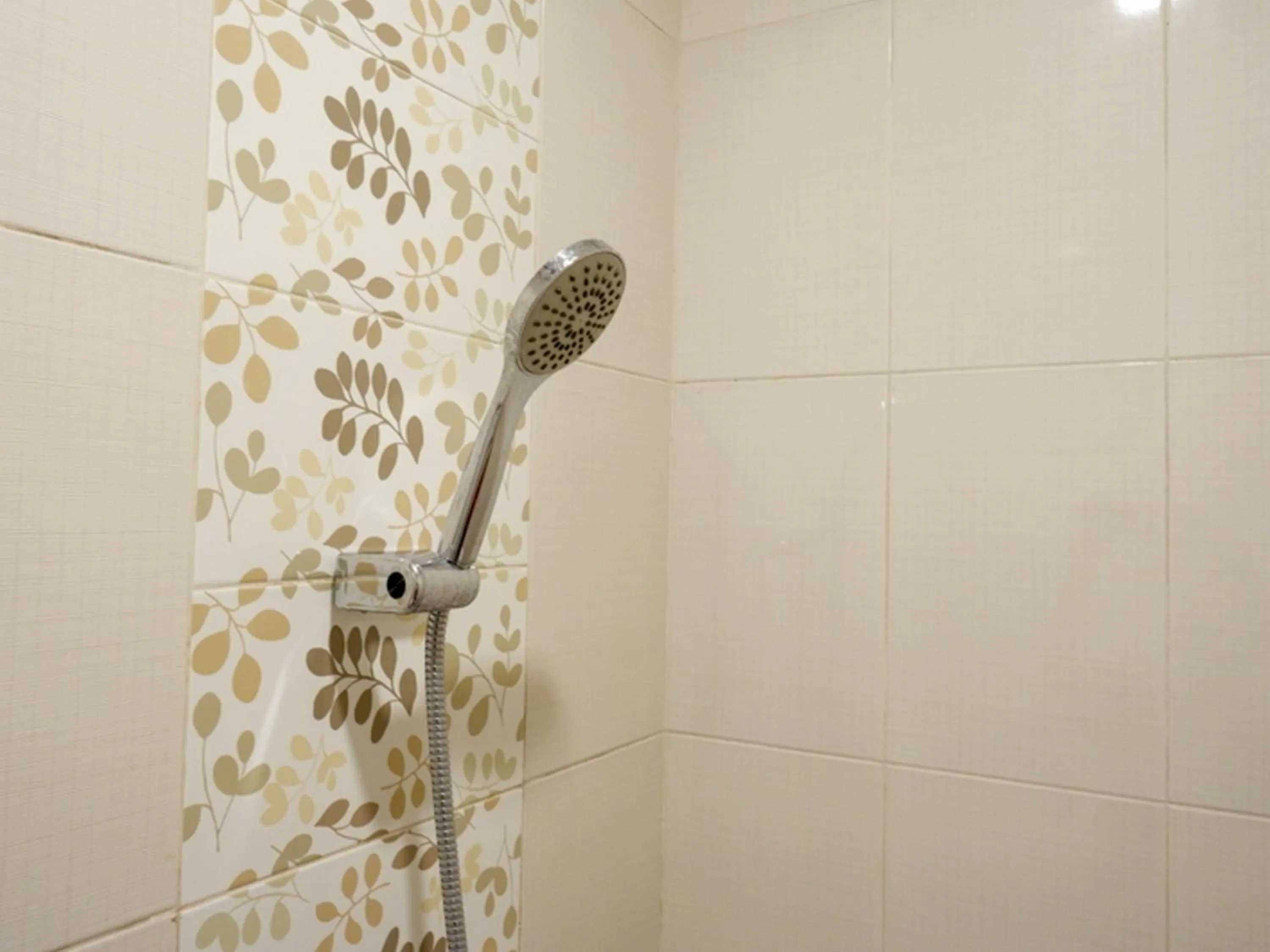 Bathroom in RedDoorz near Exit Tol Banyumanik 2