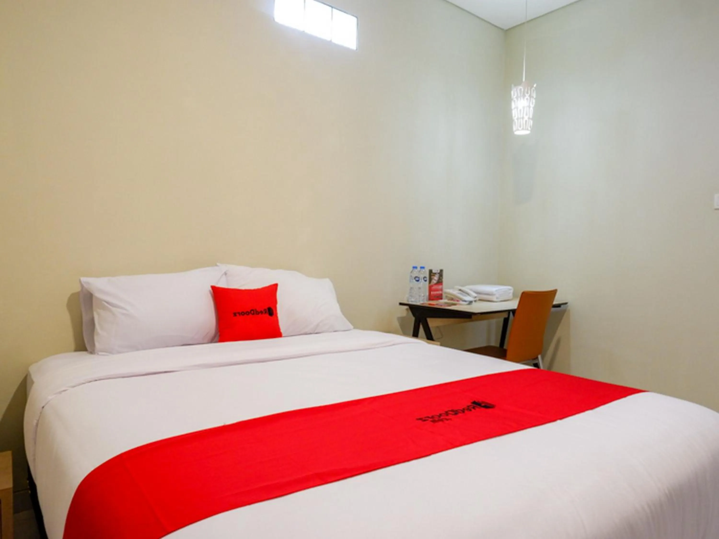 Bed in RedDoorz near Exit Tol Banyumanik 2
