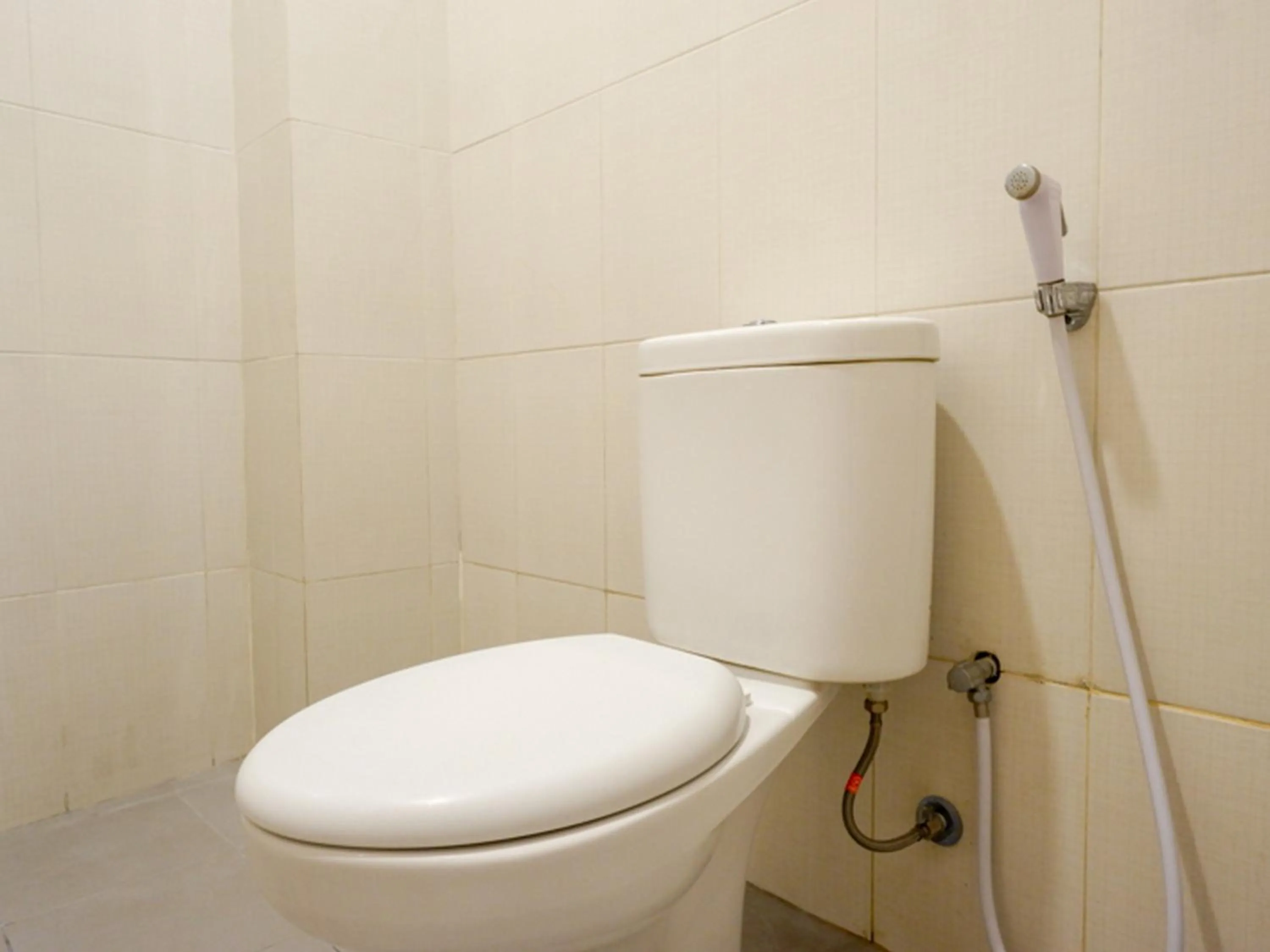 Bathroom in RedDoorz near Exit Tol Banyumanik 2