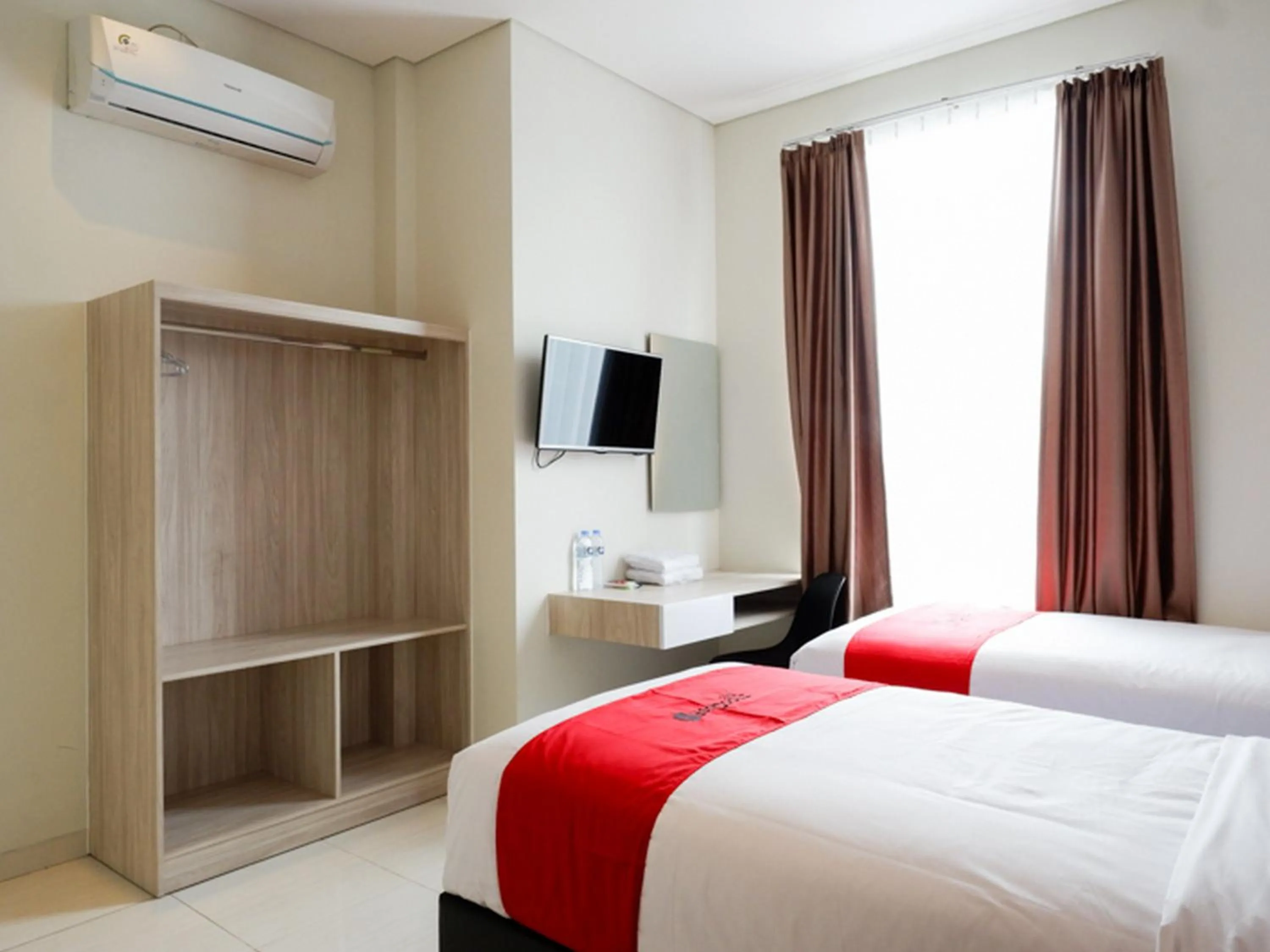 Bed in RedDoorz near Exit Tol Banyumanik 2