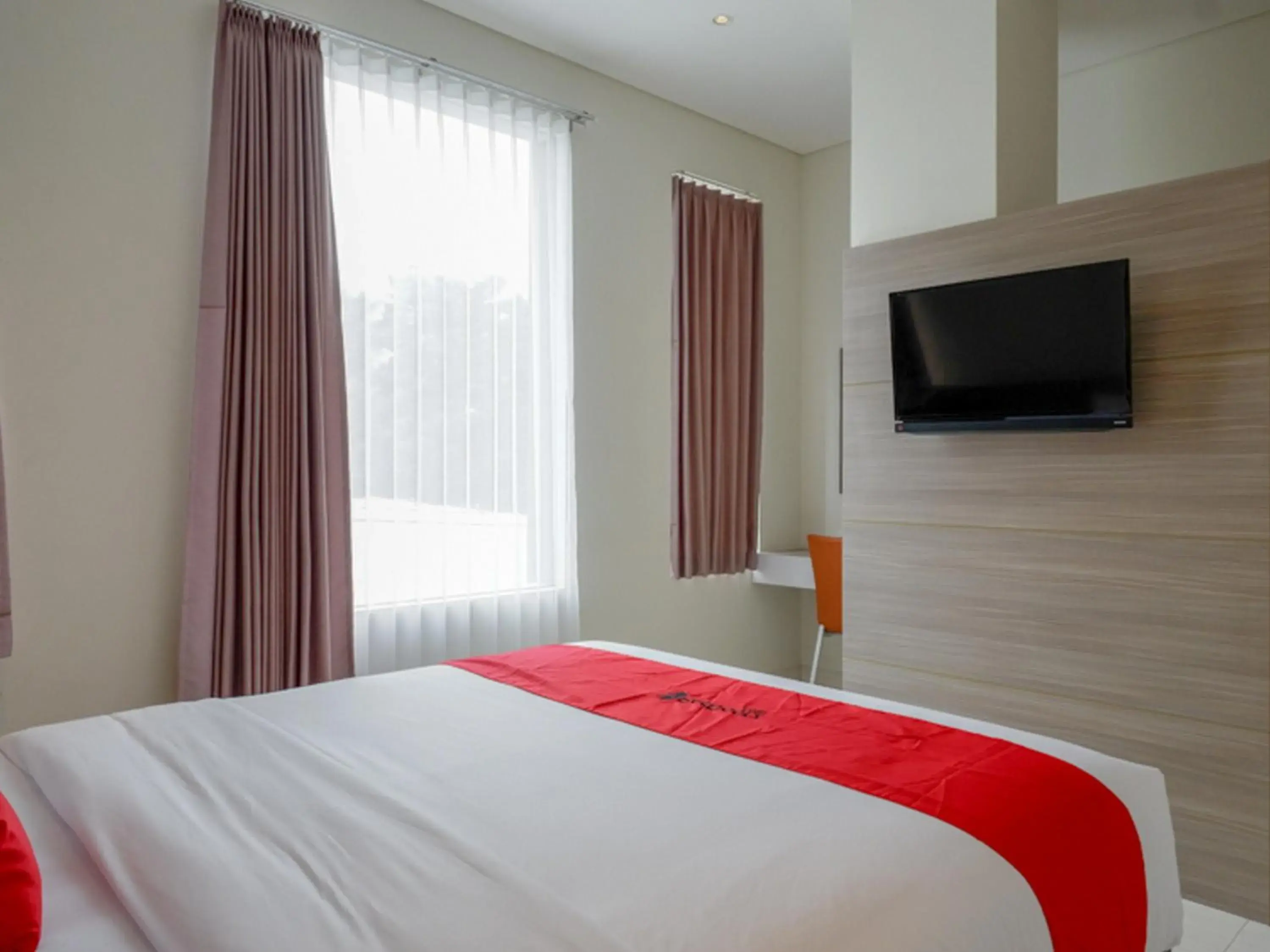 Bed in RedDoorz near Exit Tol Banyumanik 2 Bed in RedDoorz near Exit Tol Banyumanik 2