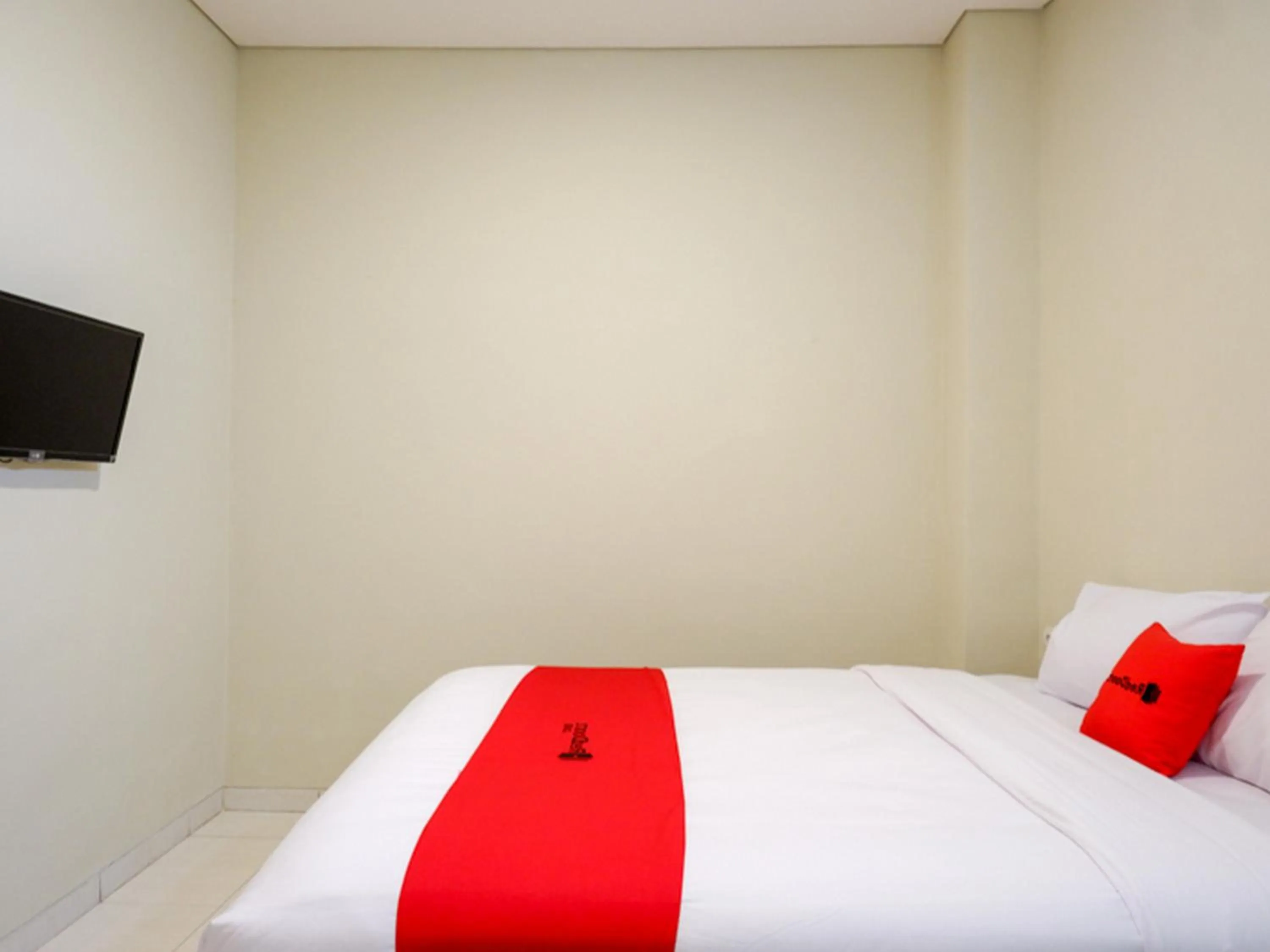 Bed in RedDoorz near Exit Tol Banyumanik 2