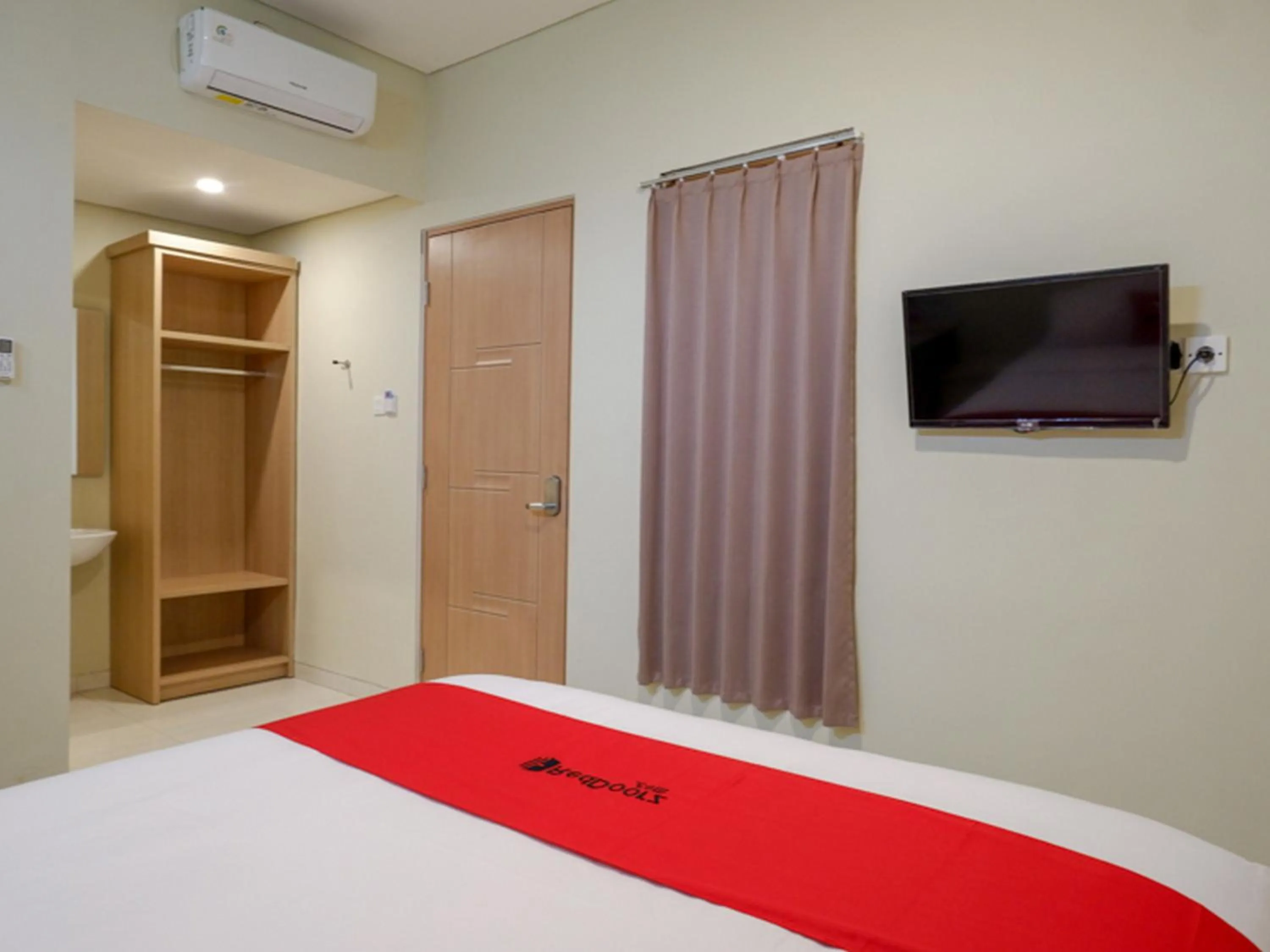 Bed in RedDoorz near Exit Tol Banyumanik 2