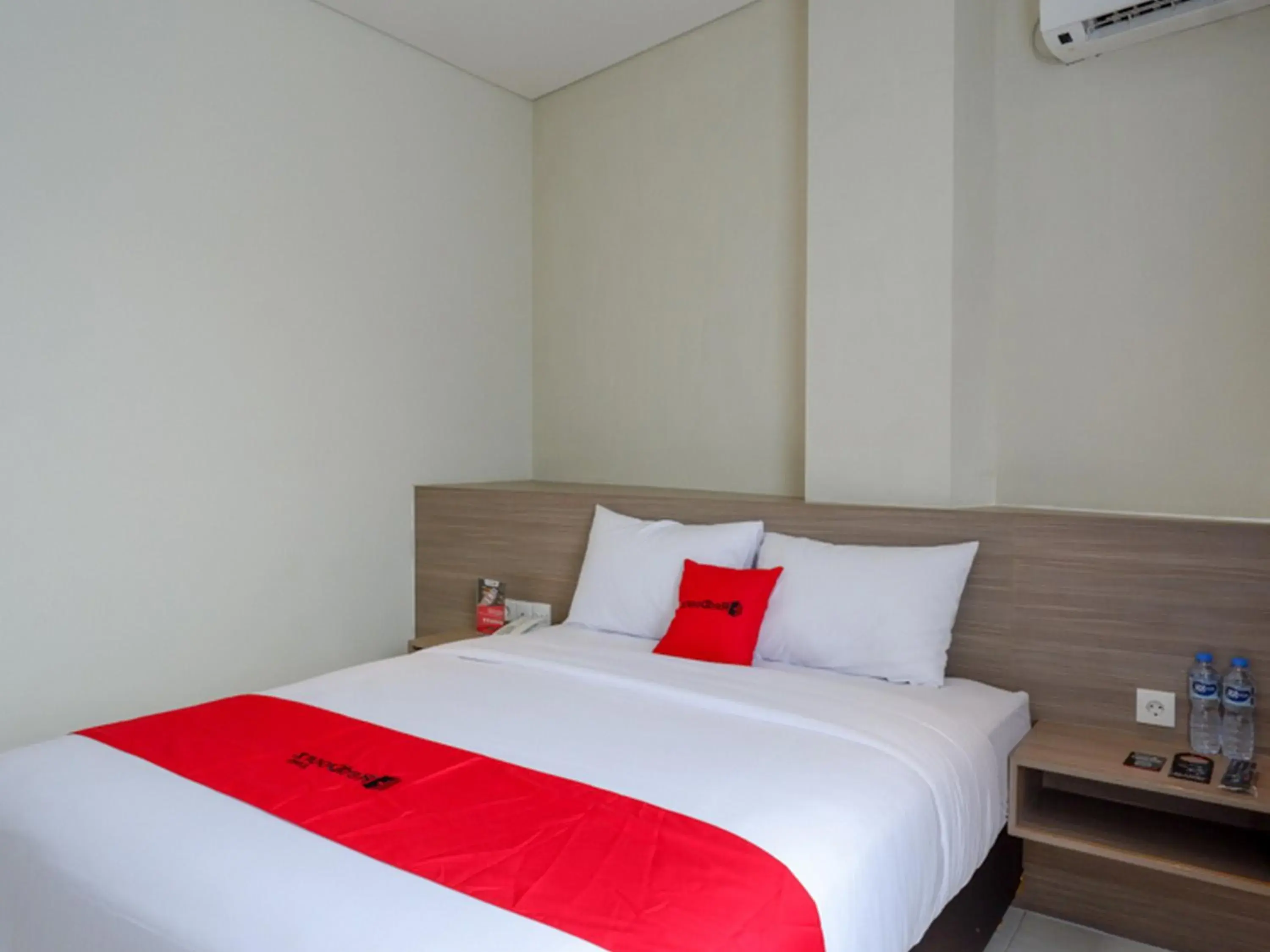 Bedroom, Bed in RedDoorz near Exit Tol Banyumanik 2 Bedroom, Bed in RedDoorz near Exit Tol Banyumanik 2