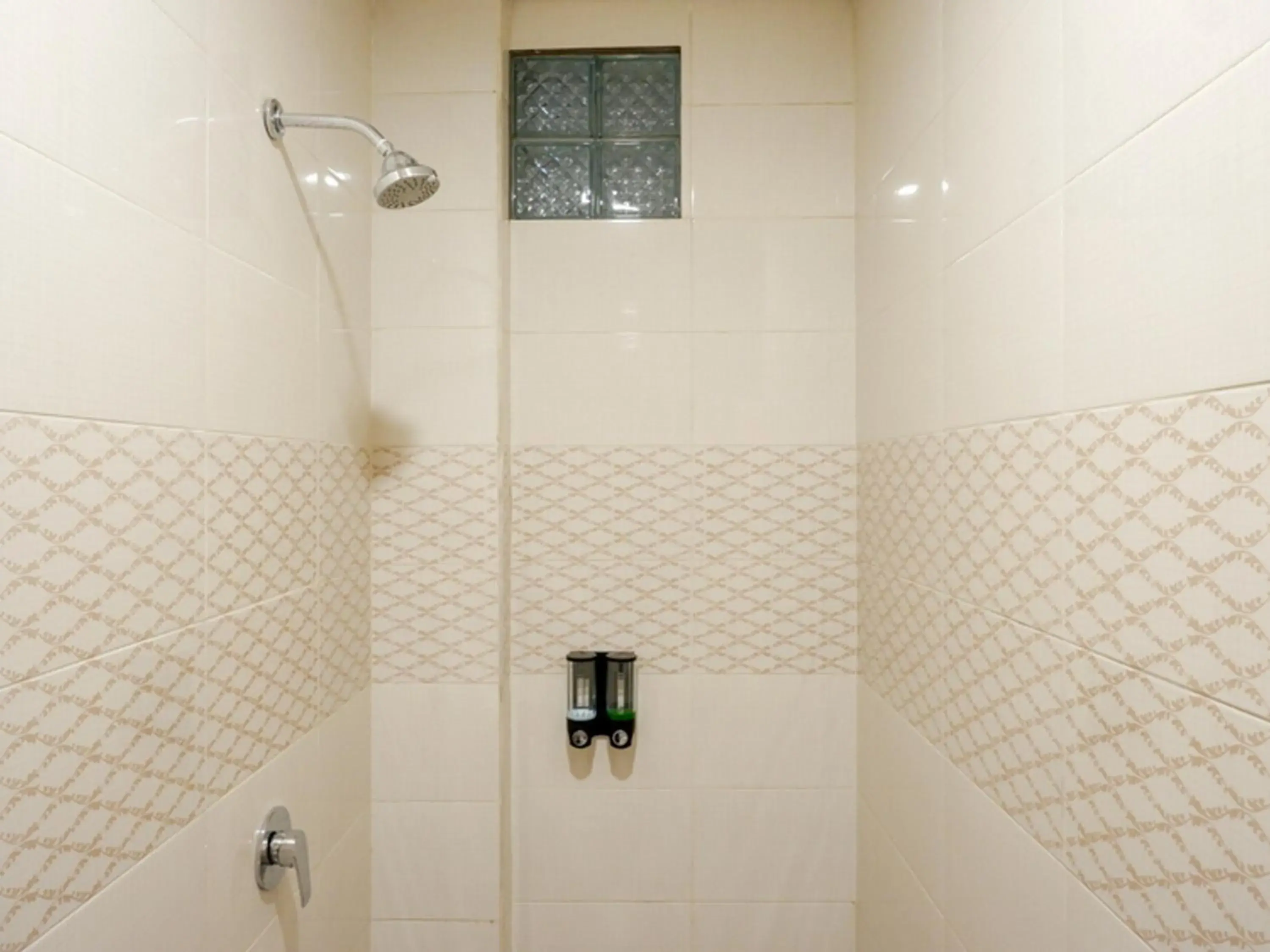 RedDoorz near Exit Tol Banyumanik 2 RedDoorz near Exit Tol Banyumanik 2