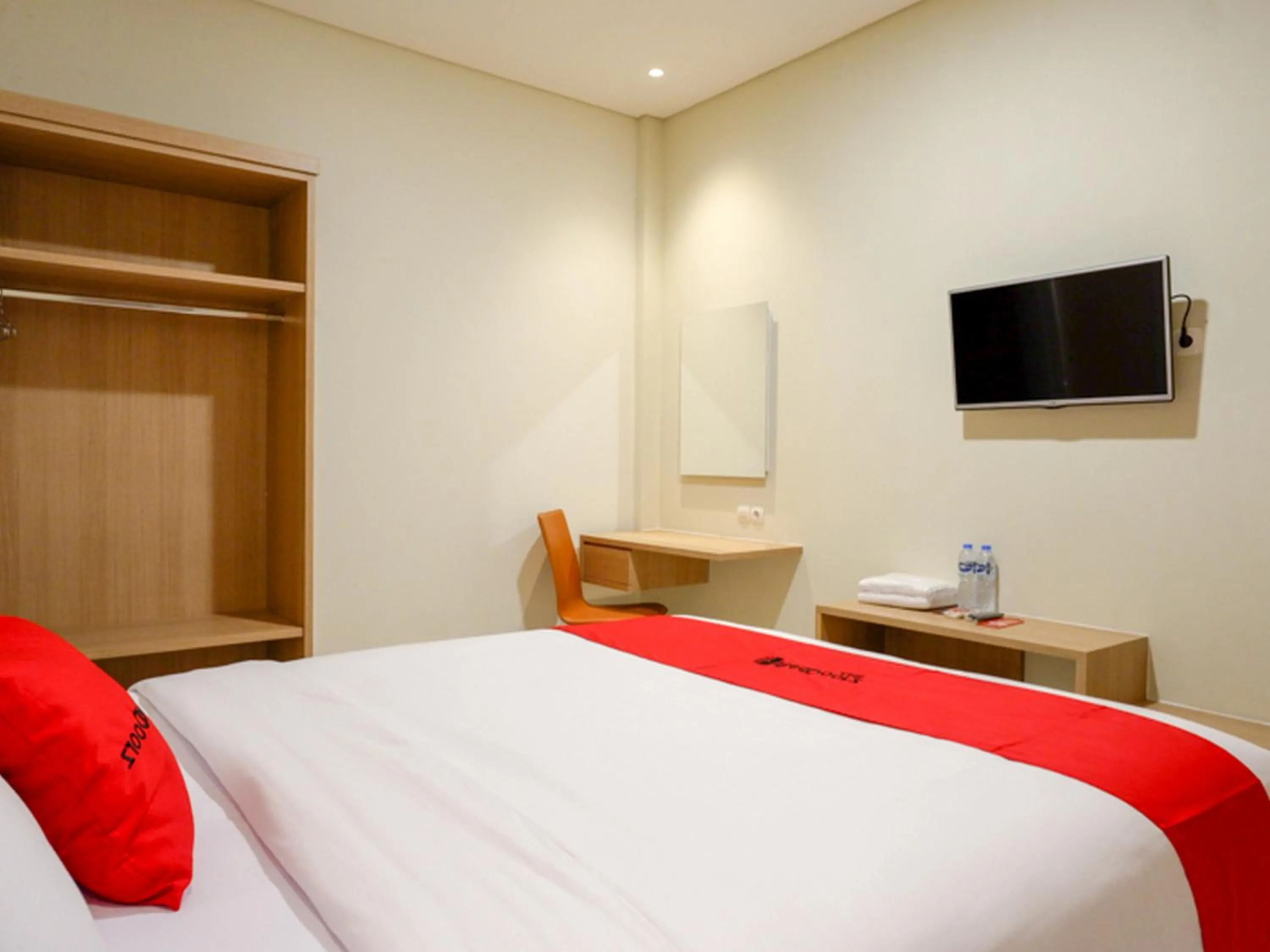 Bed in RedDoorz near Exit Tol Banyumanik 2