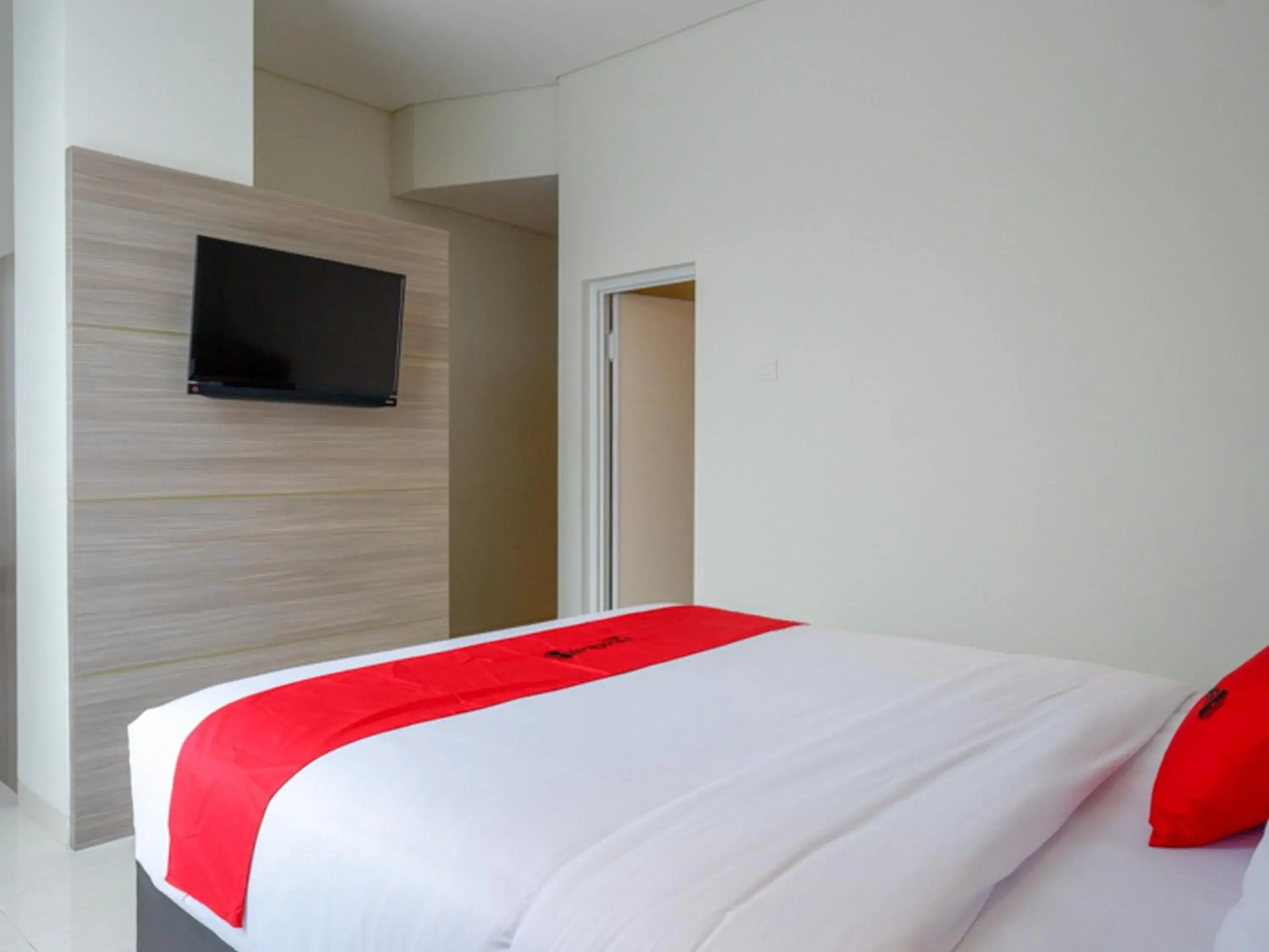 Bed in RedDoorz near Exit Tol Banyumanik 2 Bed in RedDoorz near Exit Tol Banyumanik 2