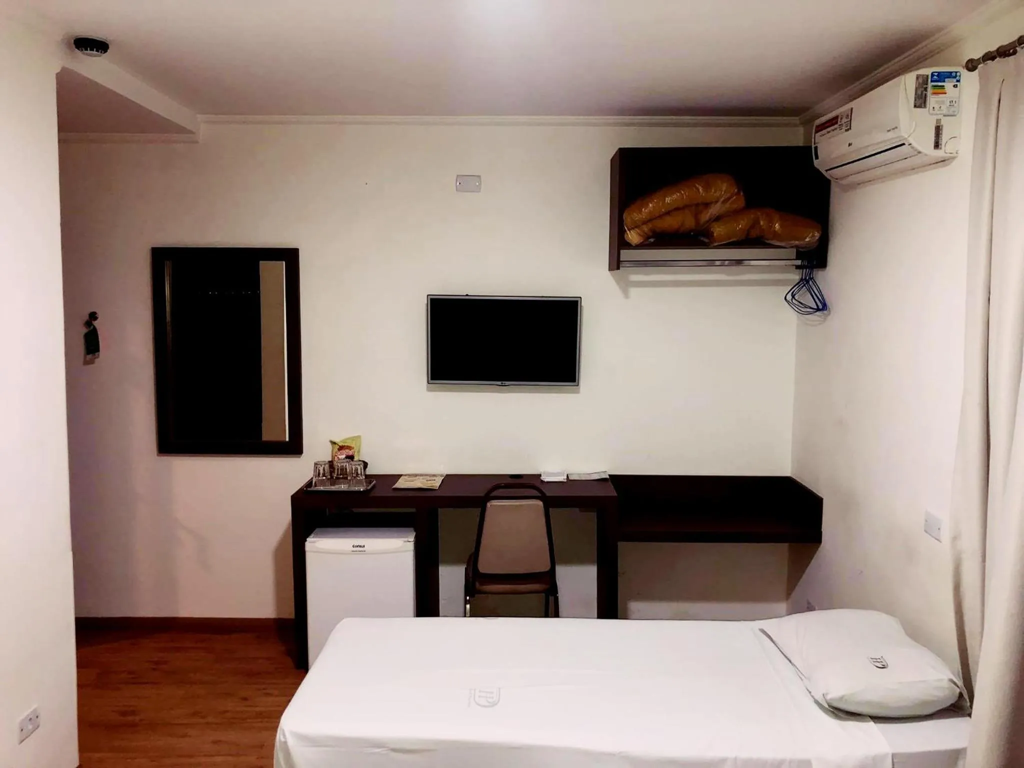 Bedroom in David Plaza Hotel