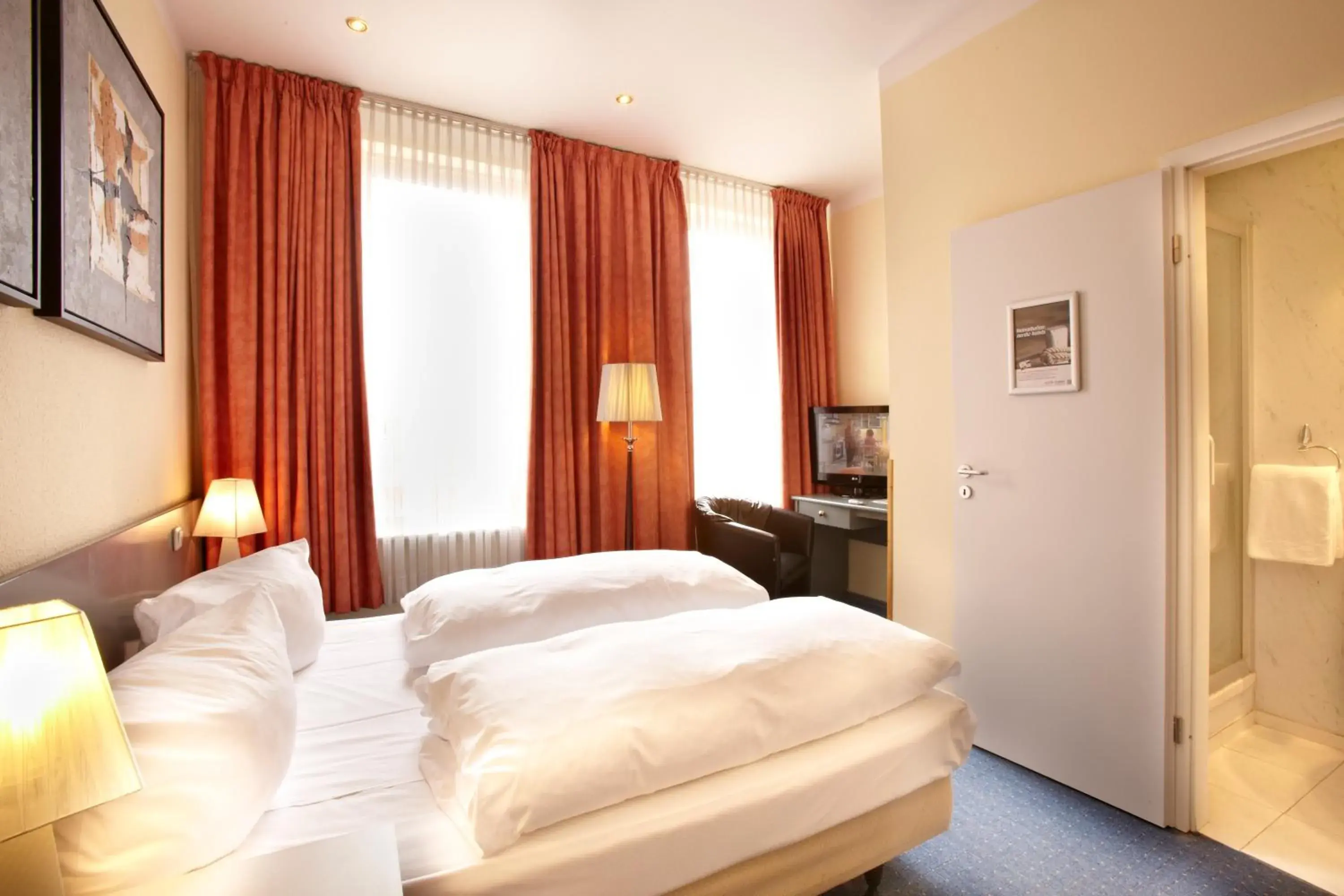 Photo of the whole room, Bed in Hotel City Kiel by Premiere Classe