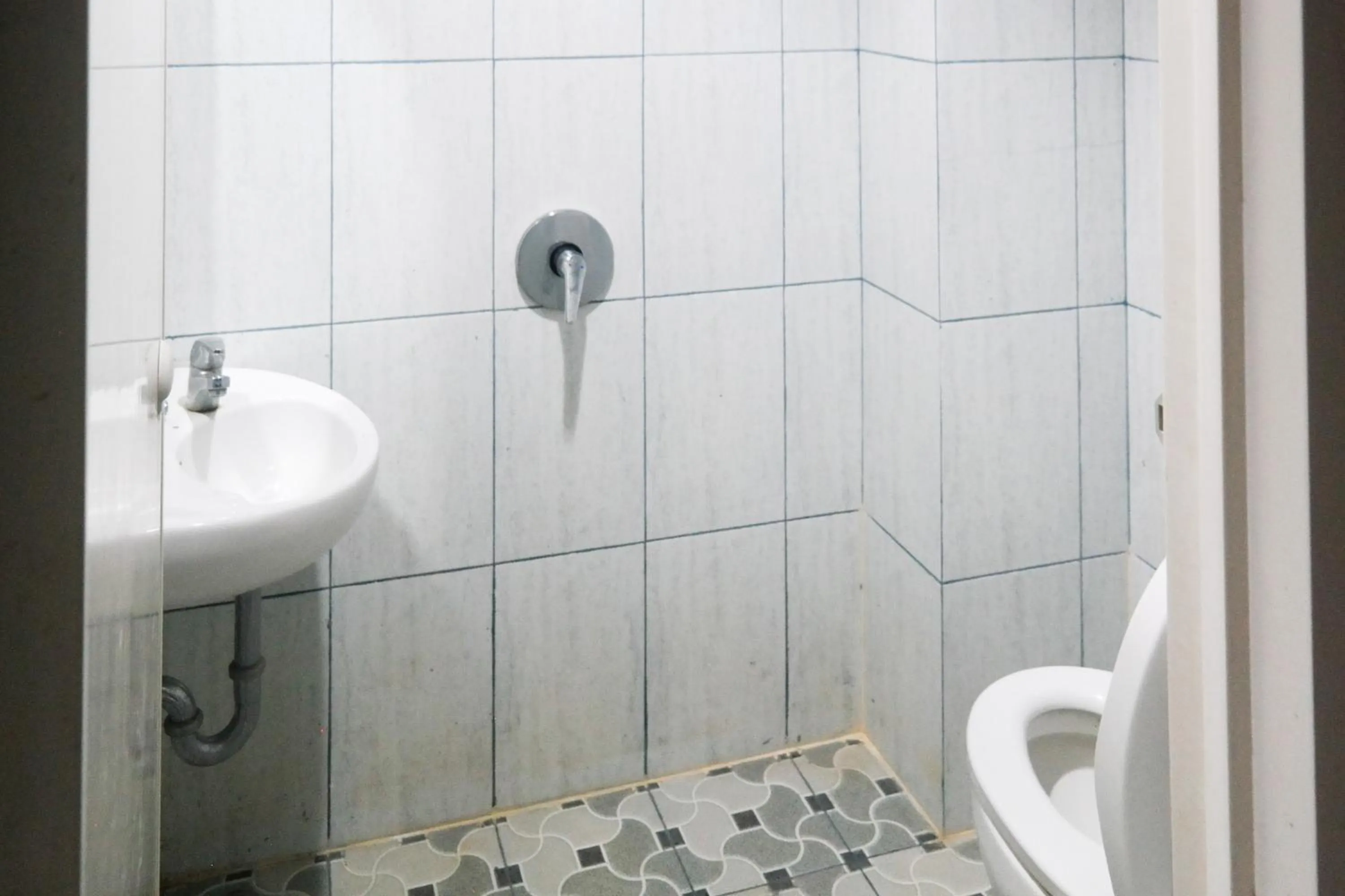 RedDoorz at Jalan Somba Opu Losari