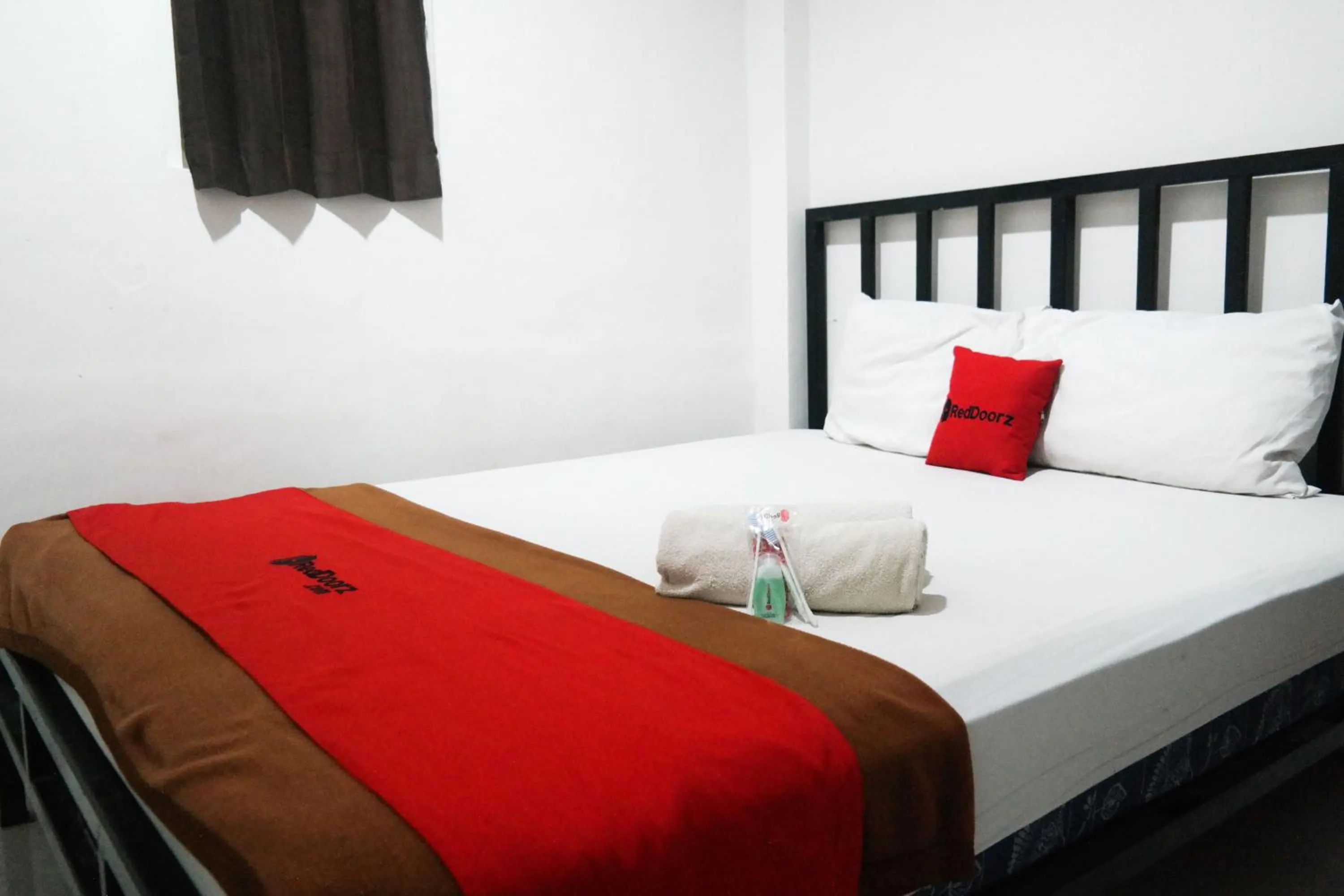 Bed in RedDoorz at Jalan Somba Opu Losari