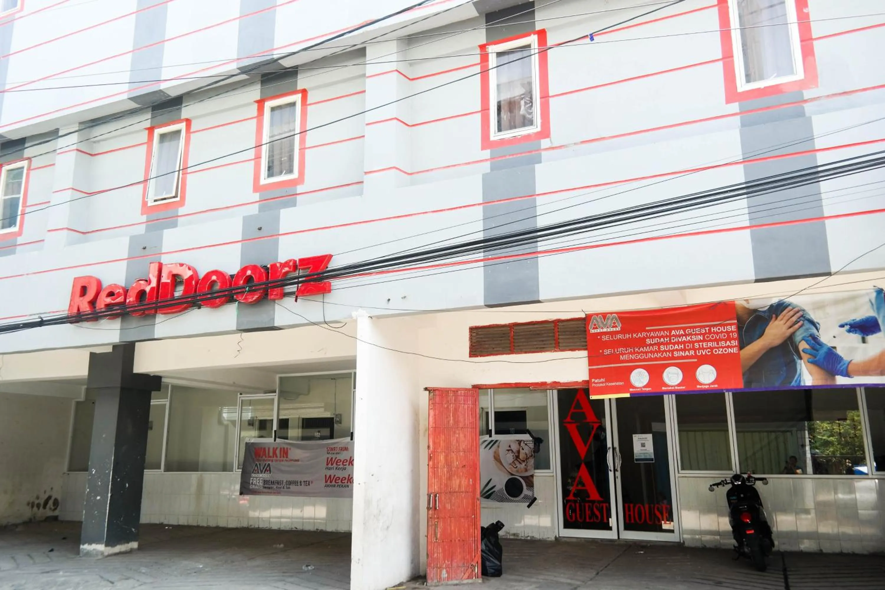 RedDoorz at Jalan Somba Opu Losari