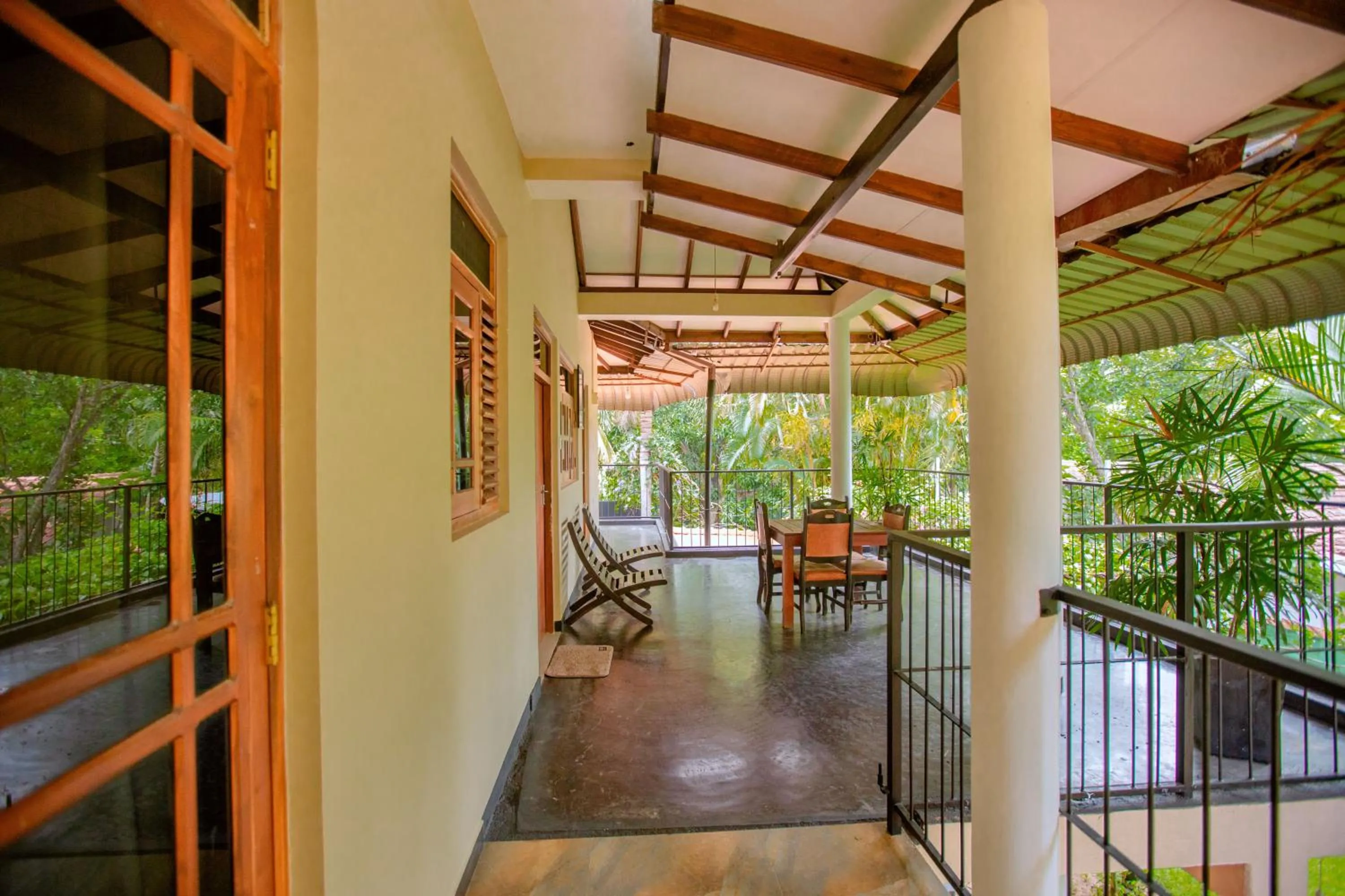 Balcony/Terrace in Yala River Face Inn