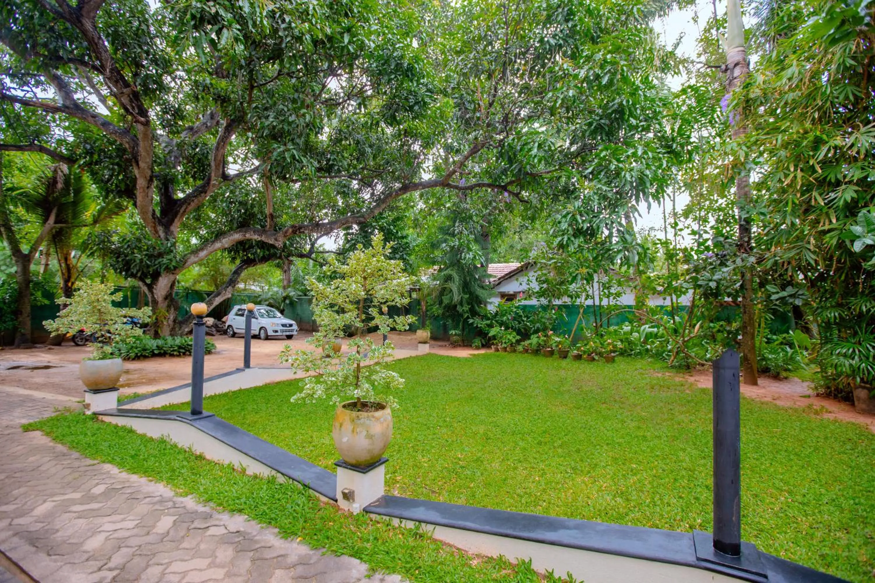 Garden view in Yala River Face Inn