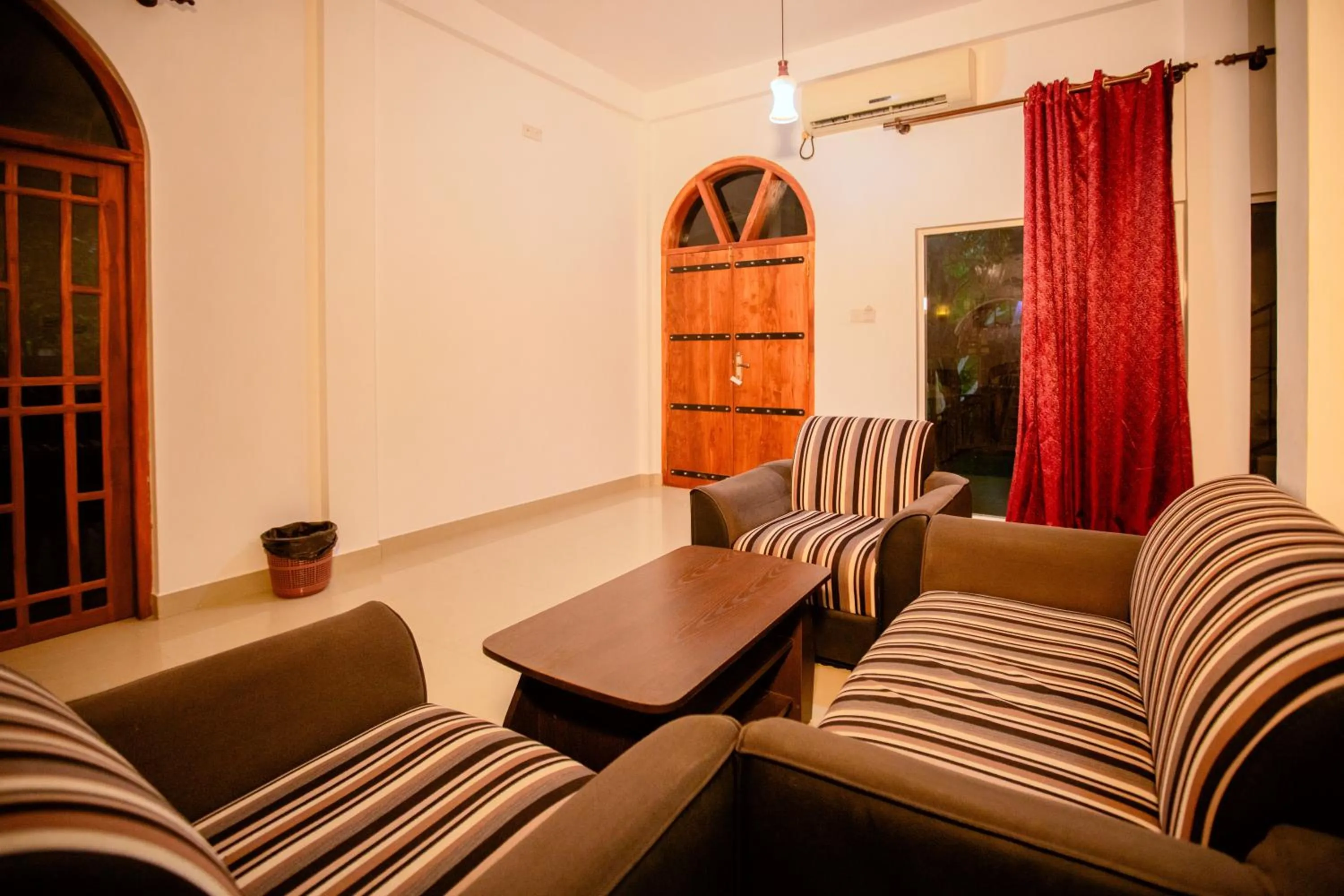 Seating area in Yala River Face Inn