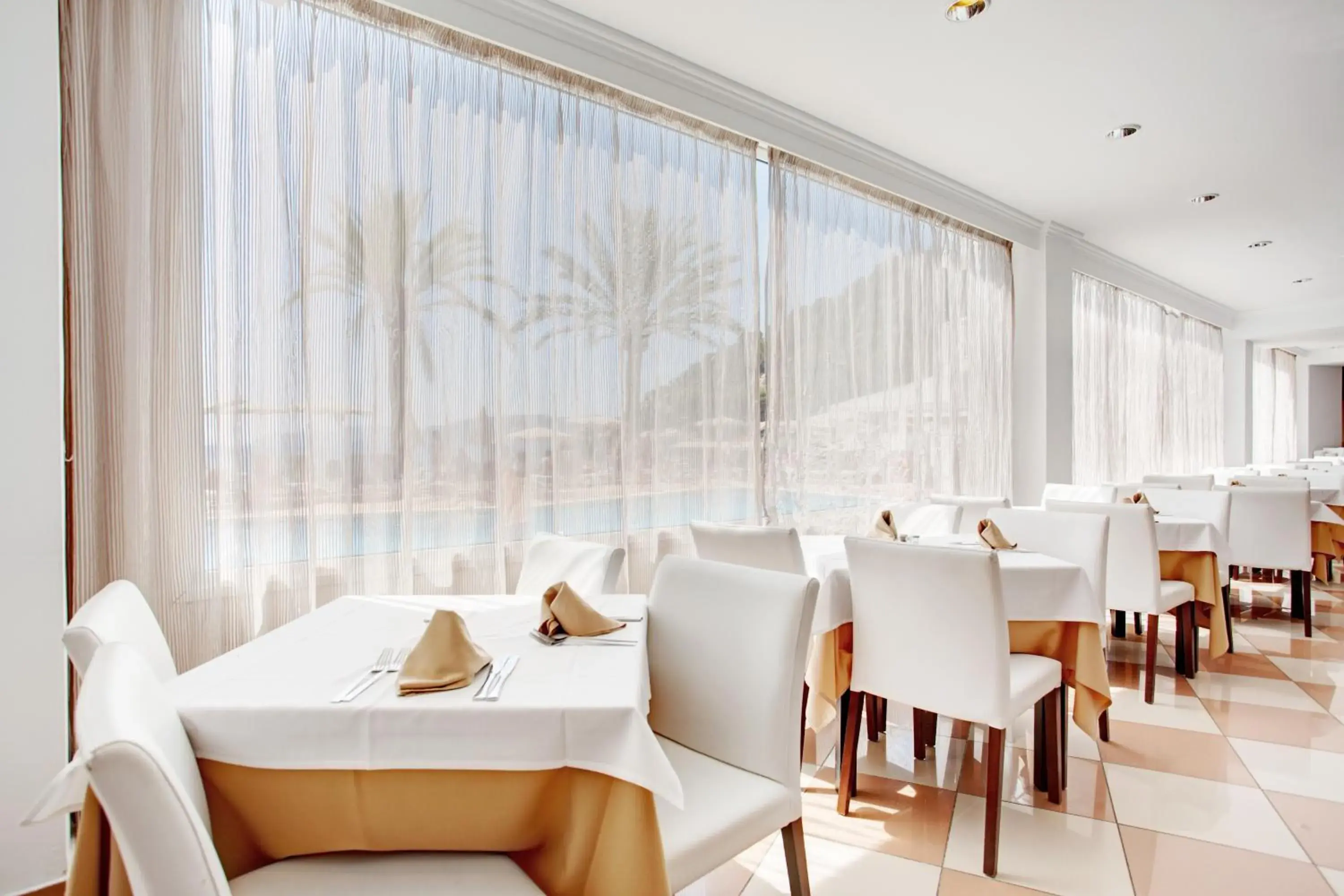 Restaurant/places to eat in Grupotel Imperio Playa Restaurant/places to eat in Grupotel Imperio Playa