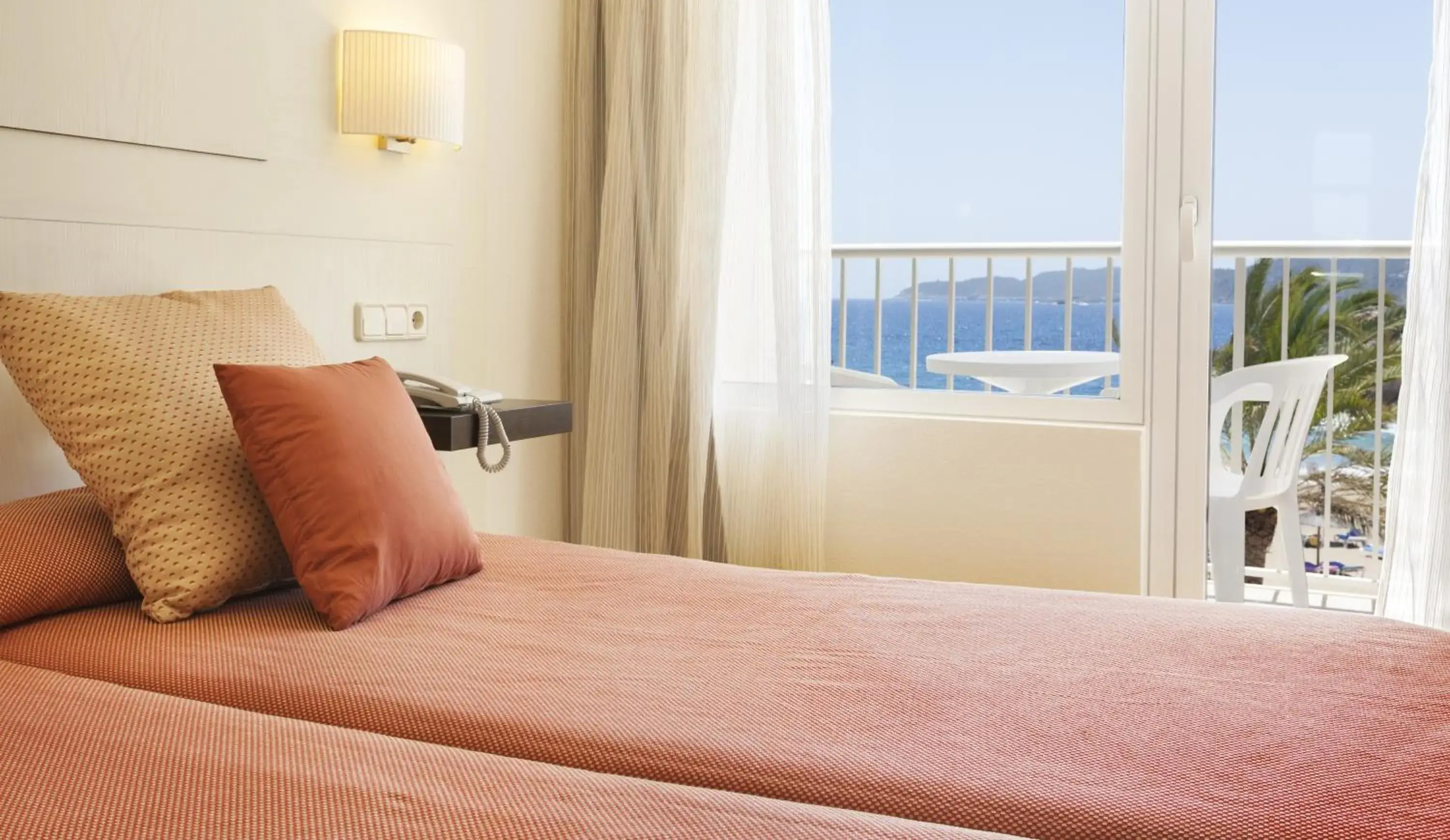 Photo of the whole room, Bed in Grupotel Imperio Playa Photo of the whole room, Bed in Grupotel Imperio Playa