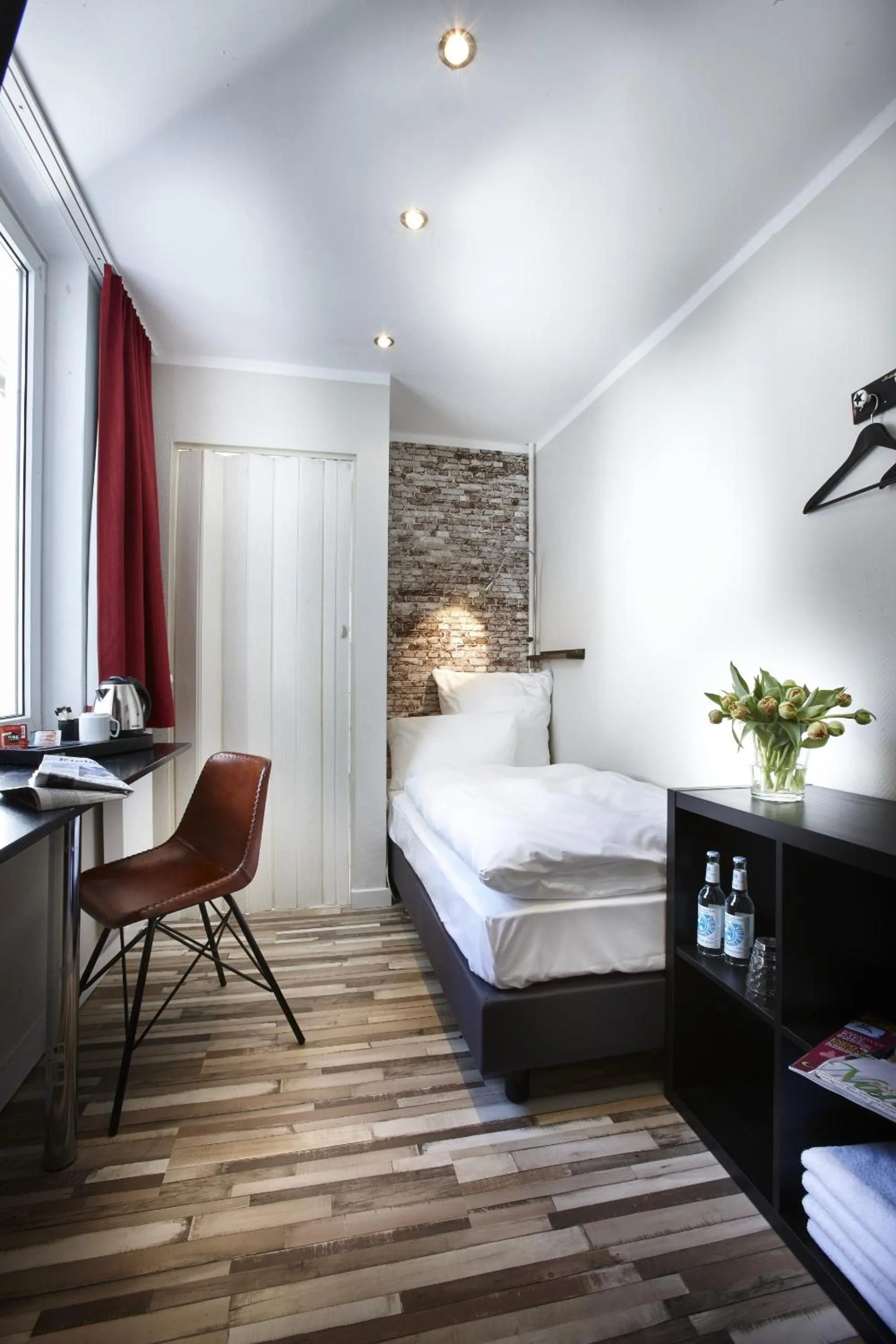 Photo of the whole room, Bed in Hotel Liegeplatz 13 Kiel by Premiere Classe