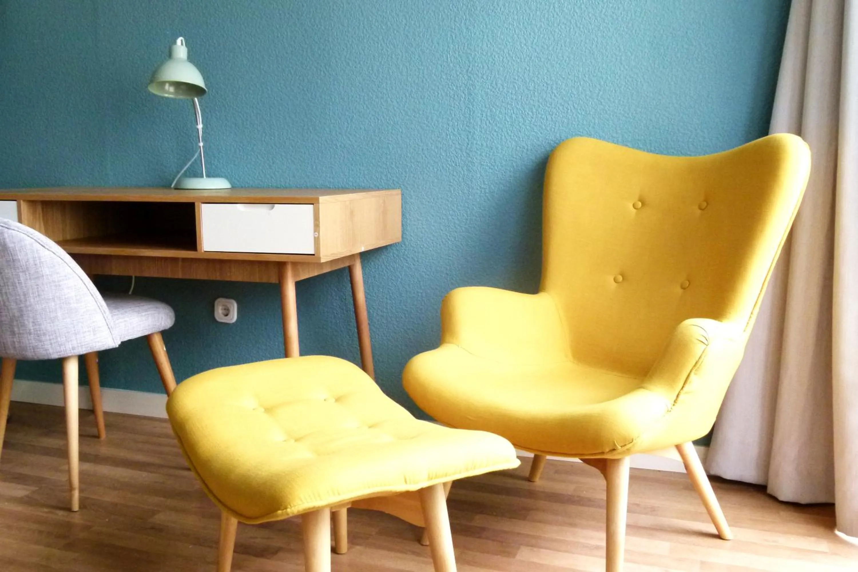 Seating area in Hotel Liegeplatz 13 Kiel by Premiere Classe