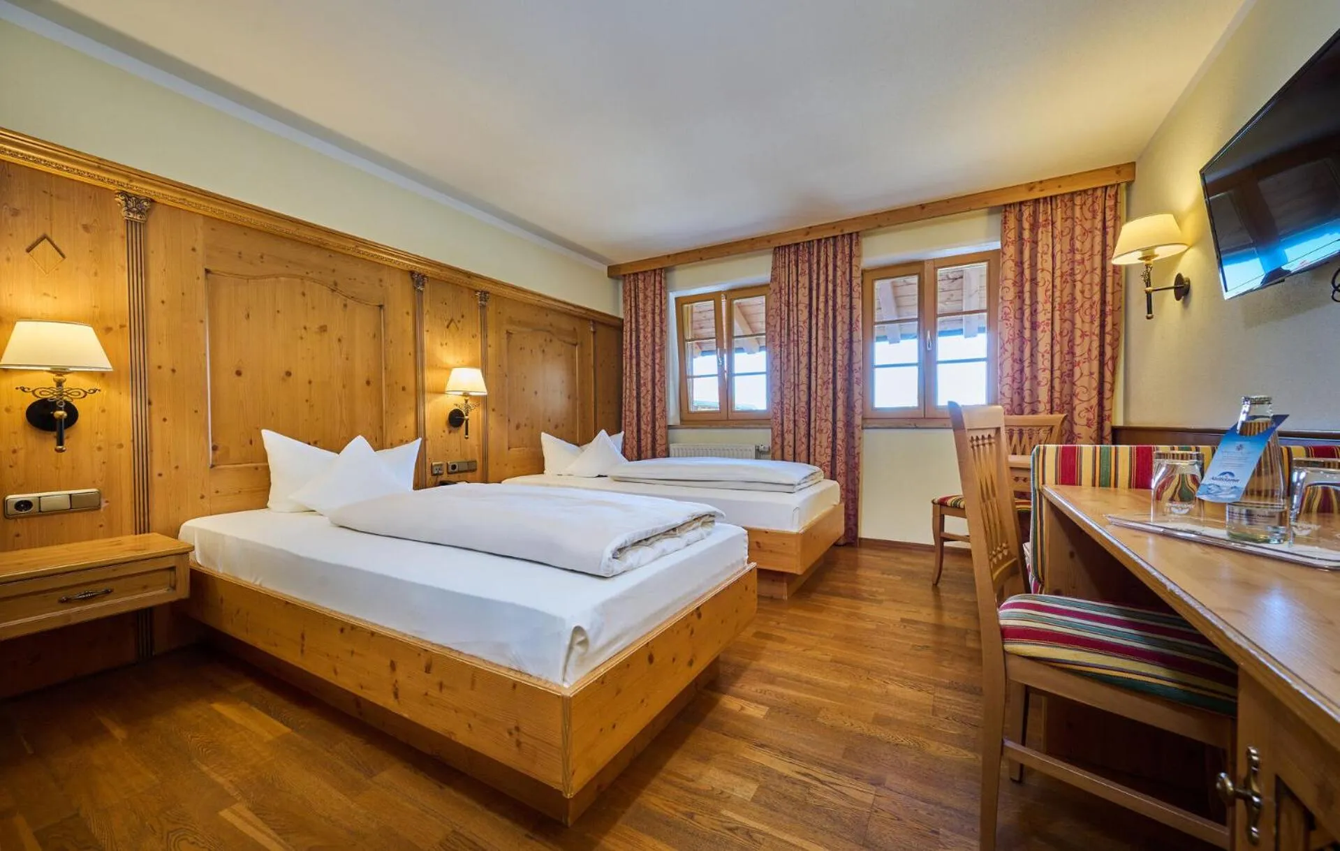 Photo of the whole room, Bed in Hotel Happinger Hof