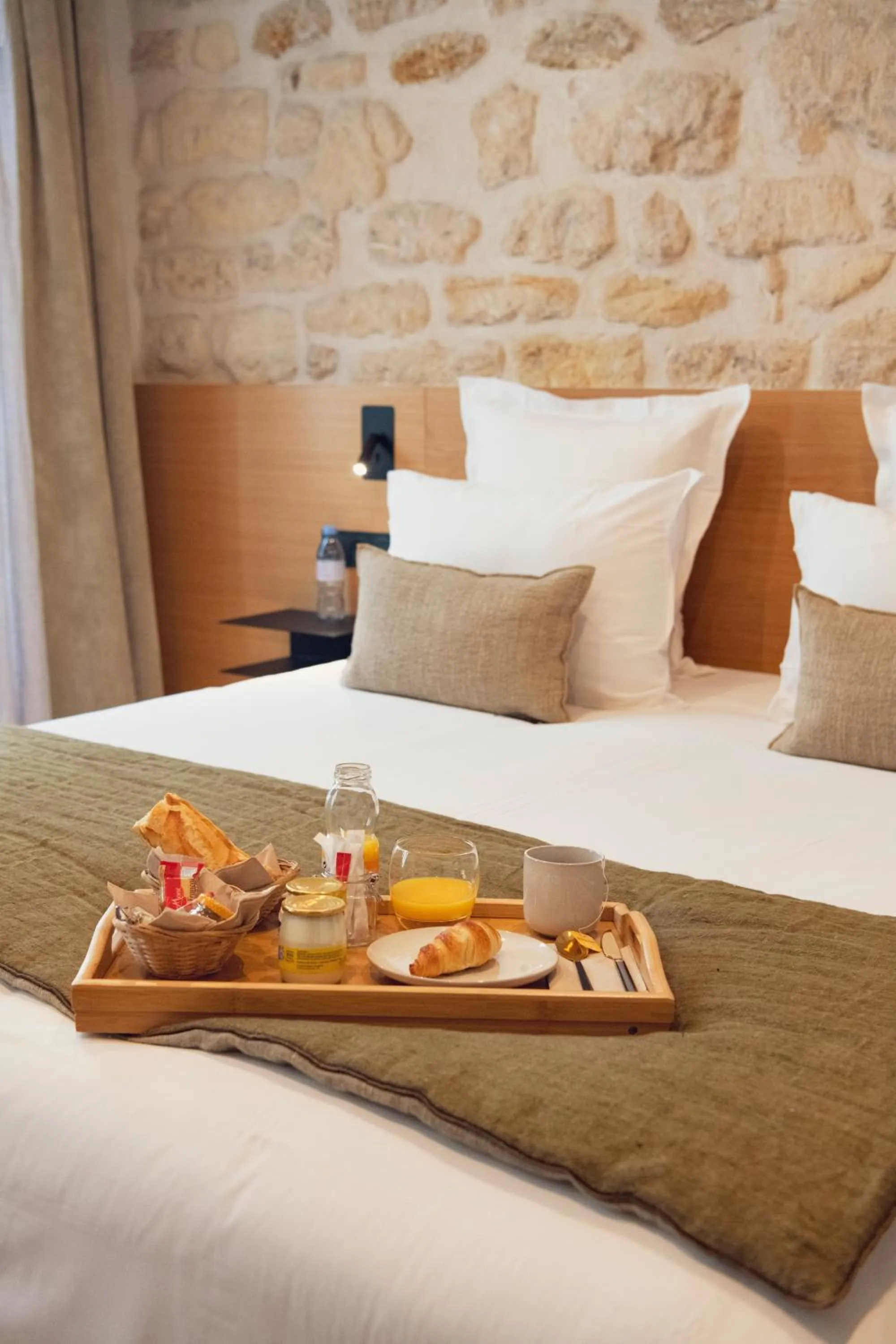 Bed in Tinah Paris, Champs Elysées