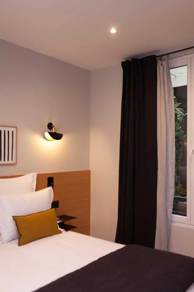 Bed in Tinah Paris, Champs Elysées