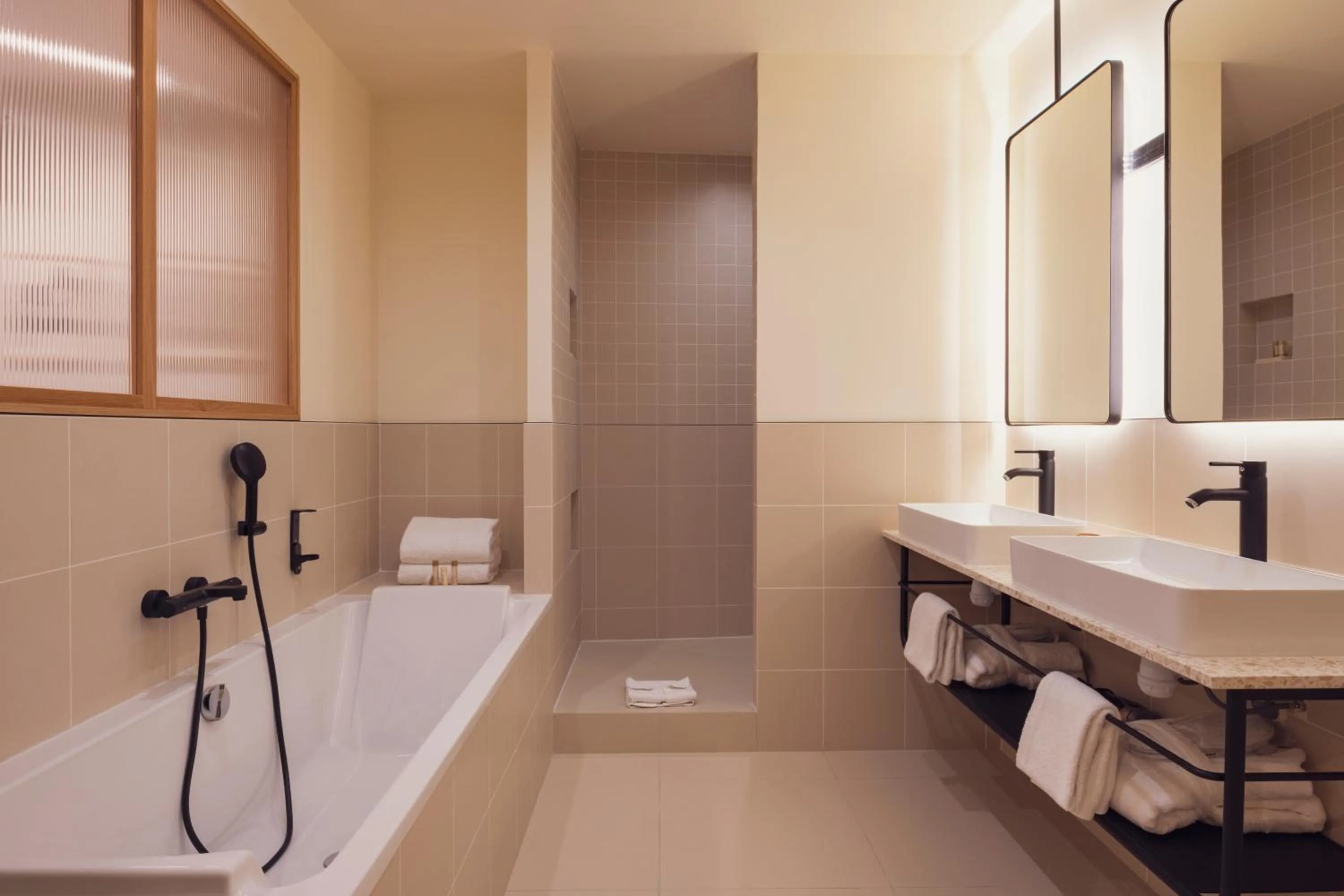 Bathroom in Tinah Paris, Champs Elysées