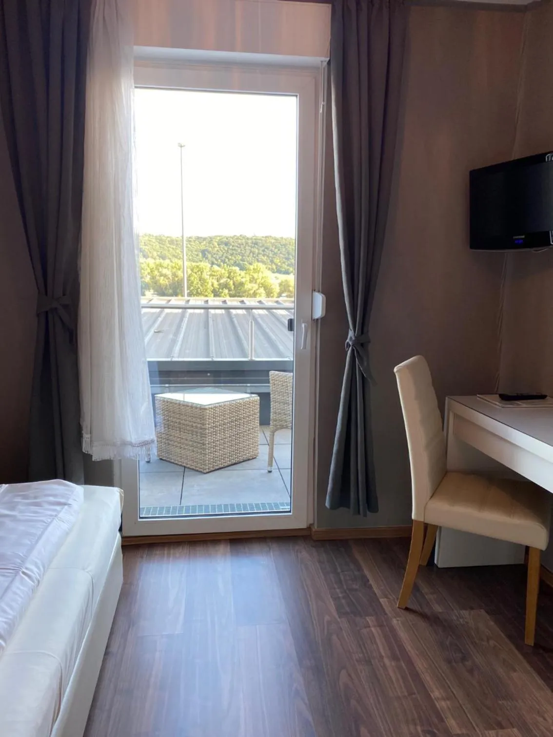 Balcony/Terrace, Bed in Hotel Rheinstein