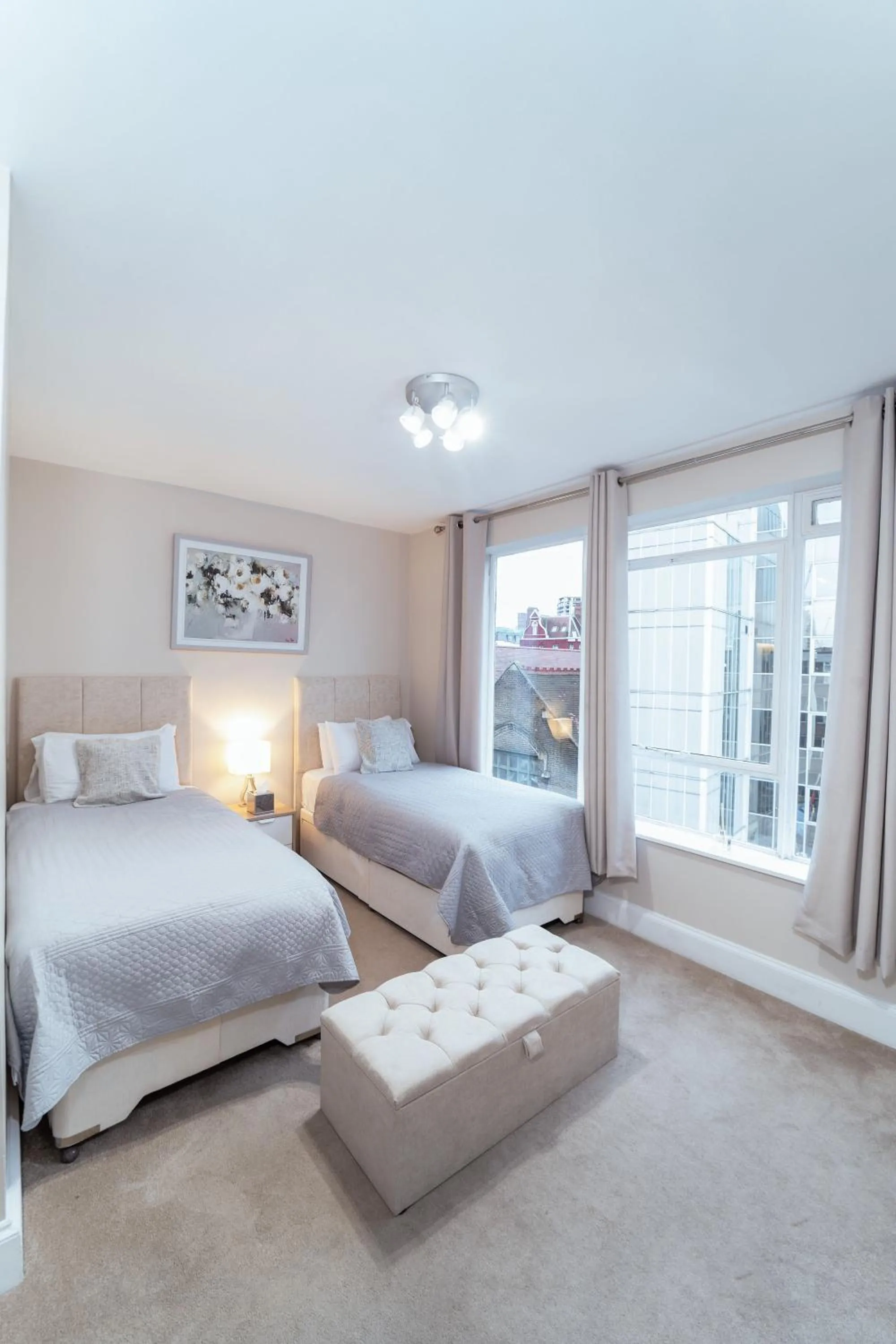 Photo of the whole room, Bed in Park Lane Apartments Crawford Place