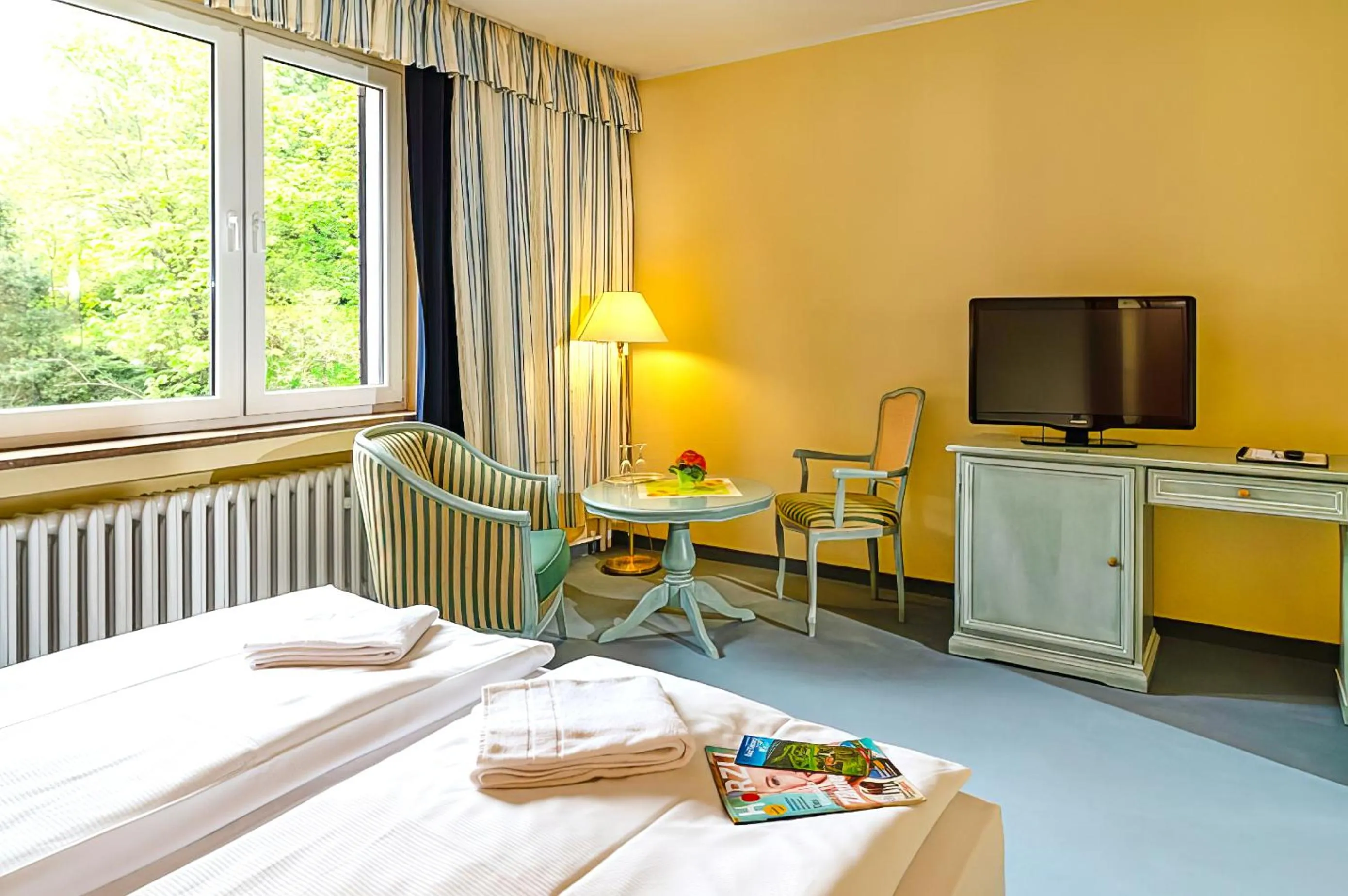 Bed in Wagners Hotel im Thüringer Wald