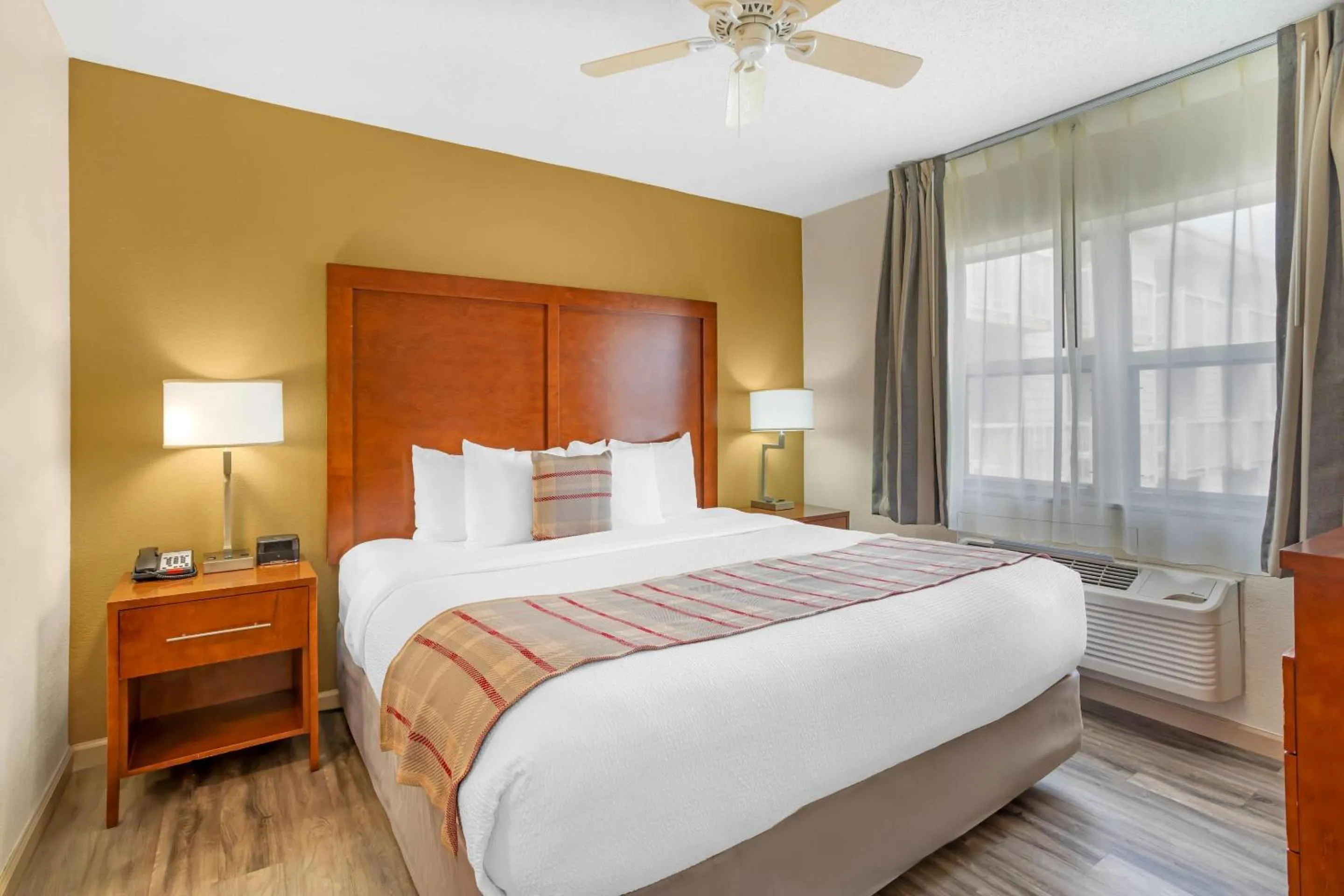 Bedroom, Bed in The Inn at Apple Valley, an Ascend Collection Hotel