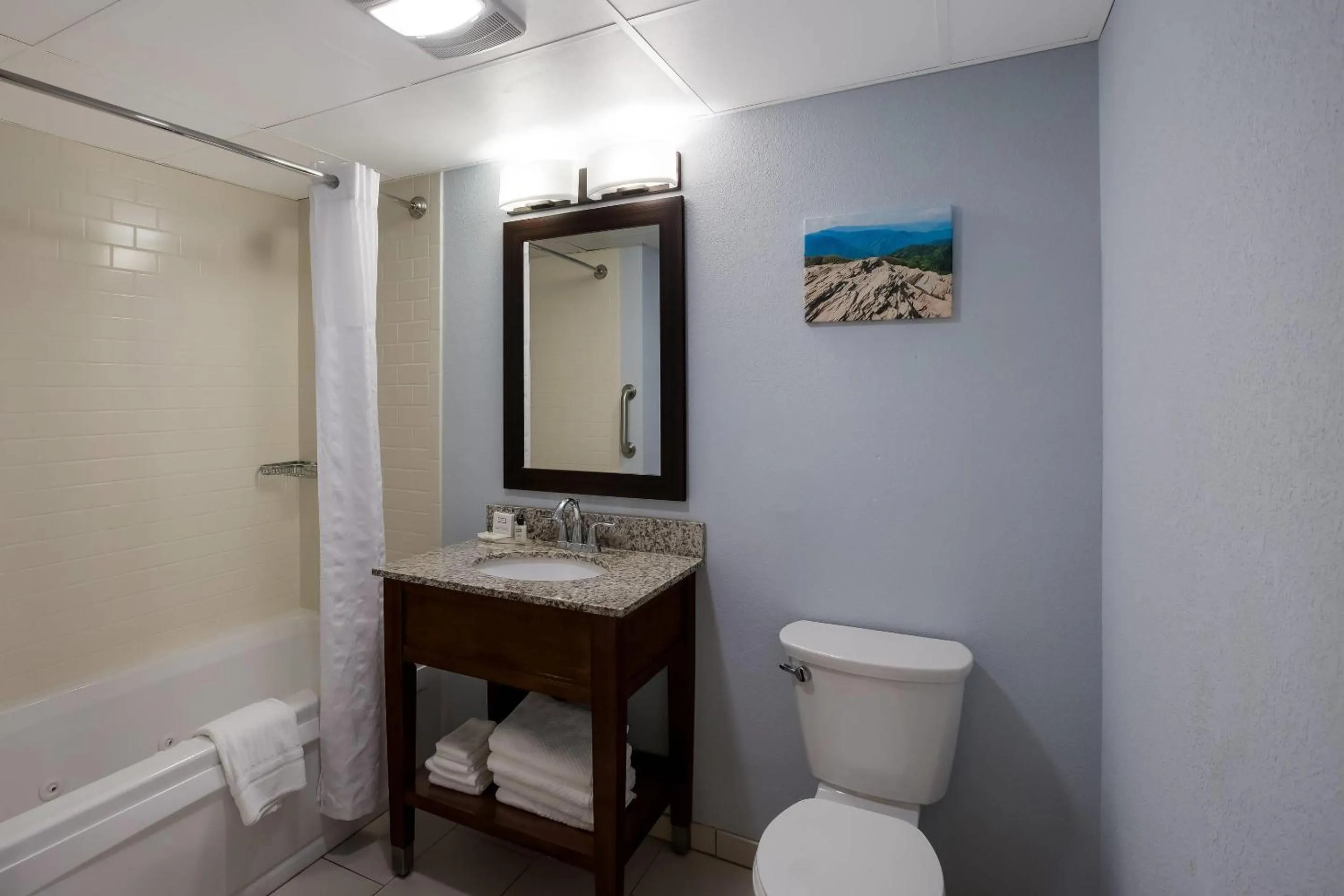 Bedroom in The Inn at Apple Valley, an Ascend Collection Hotel
