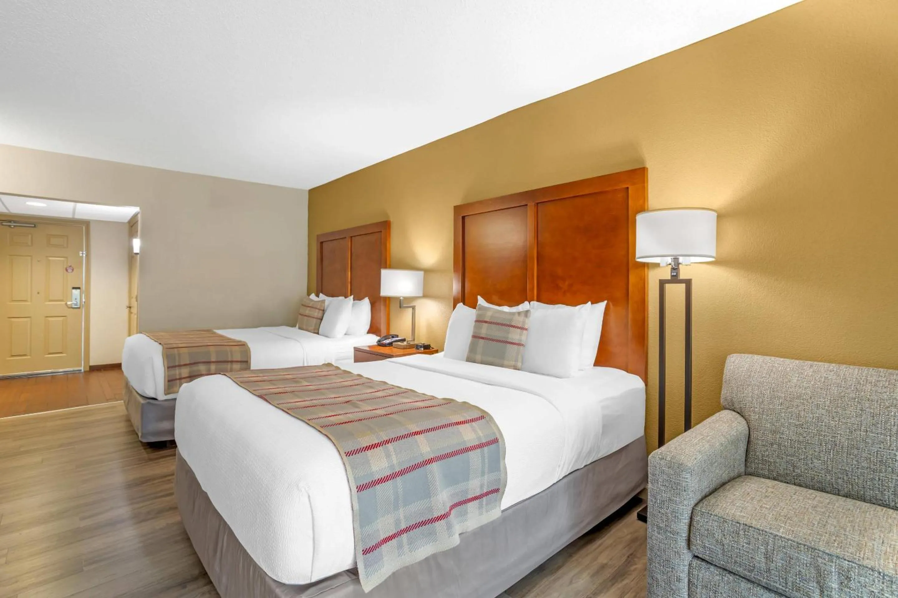 Bedroom, Bed in The Inn at Apple Valley, an Ascend Collection Hotel