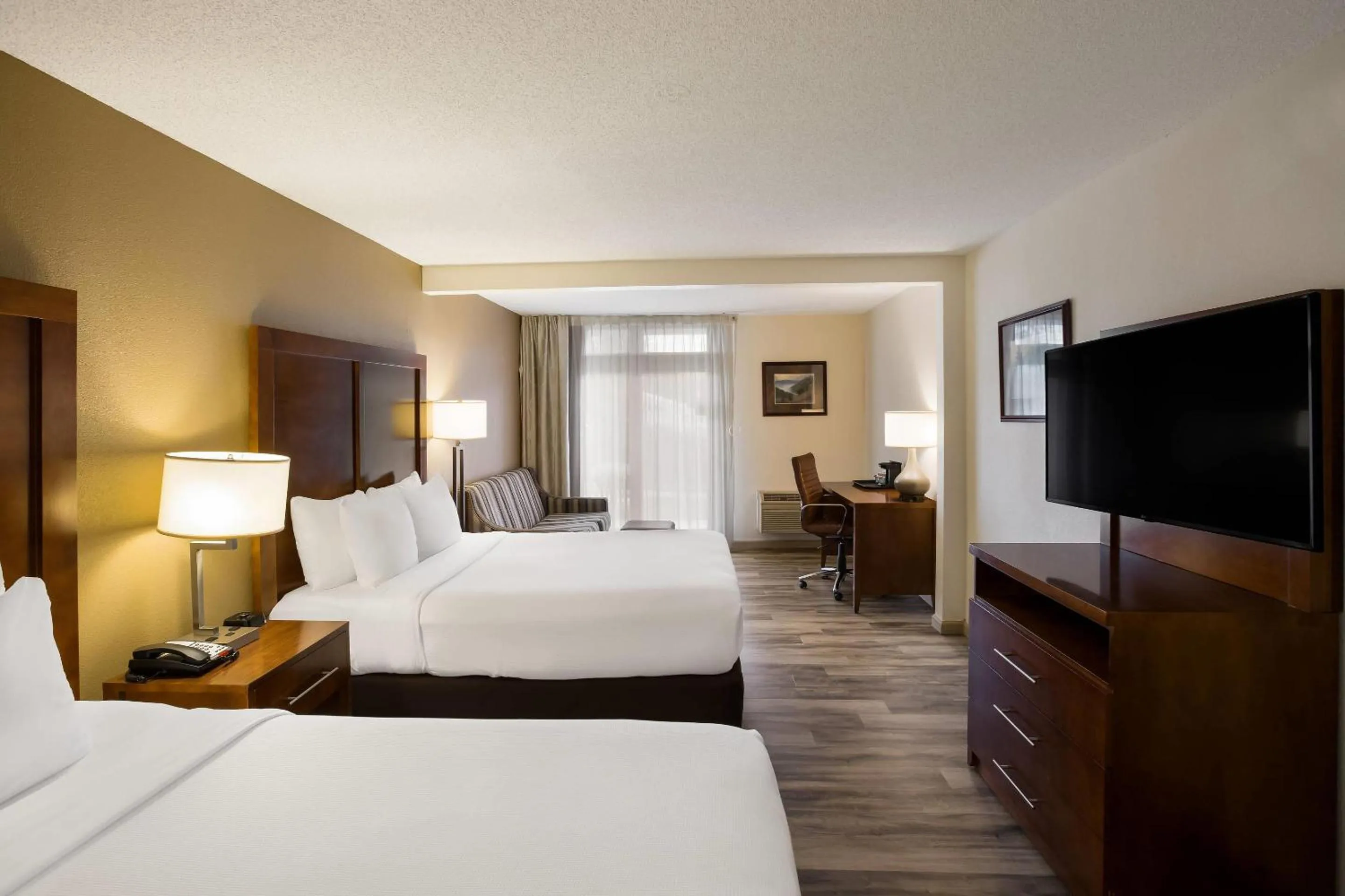 Bedroom, Bed in The Inn at Apple Valley, an Ascend Collection Hotel