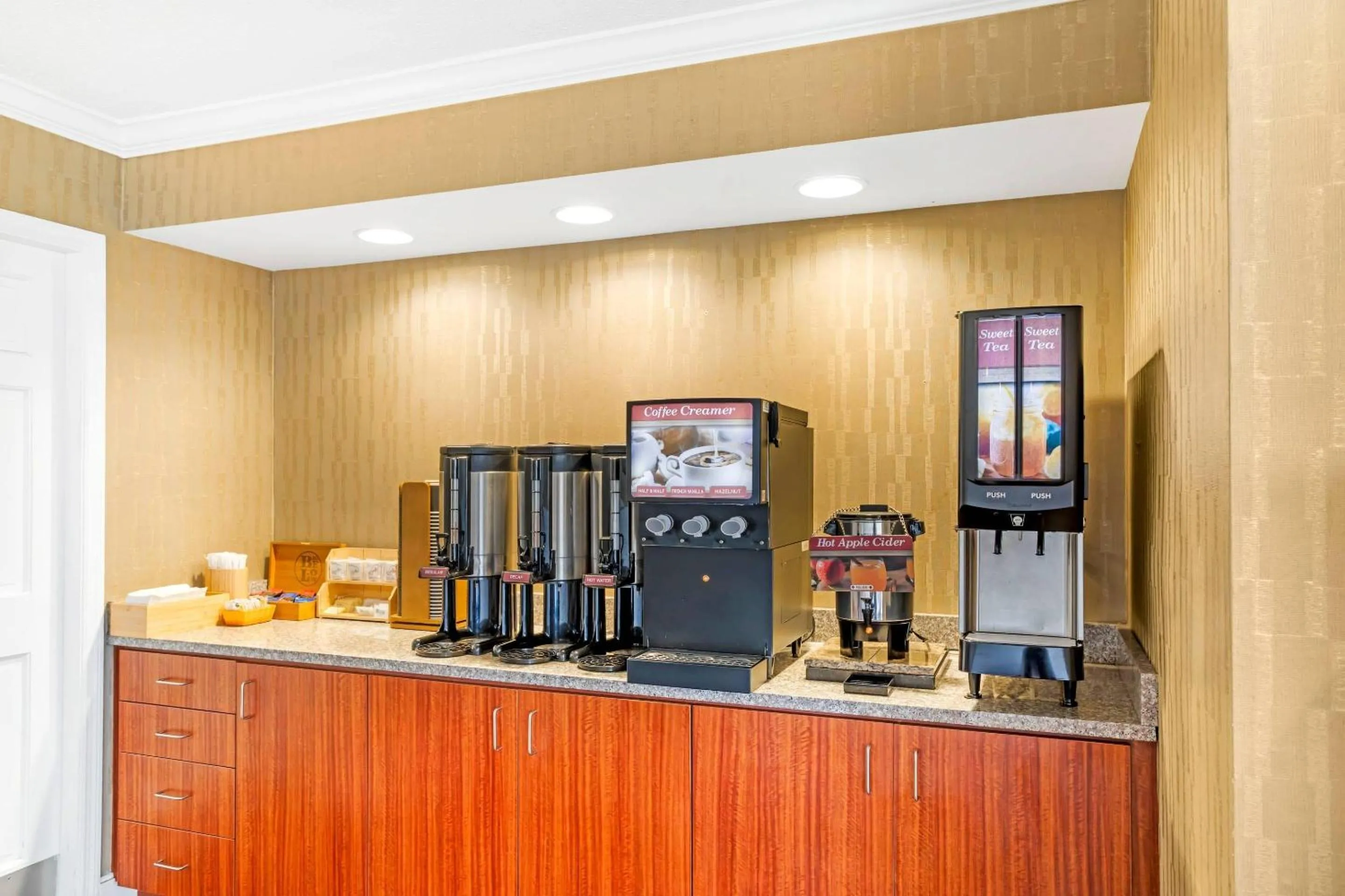 Lobby or reception in The Inn at Apple Valley, an Ascend Collection Hotel