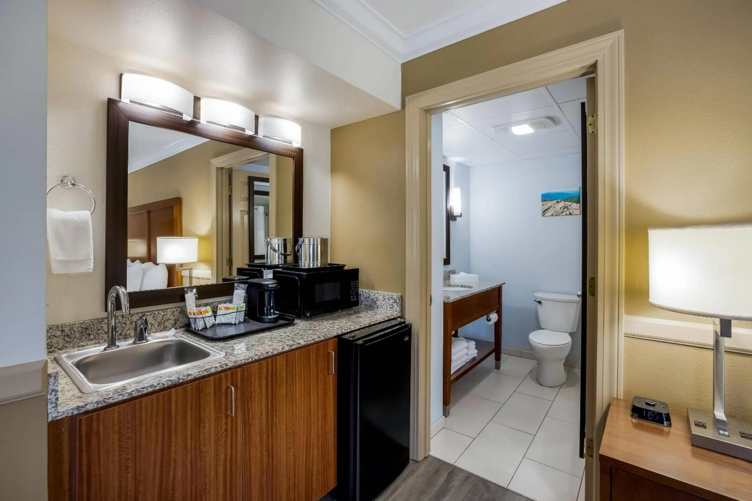 Bedroom in The Inn at Apple Valley, an Ascend Collection Hotel