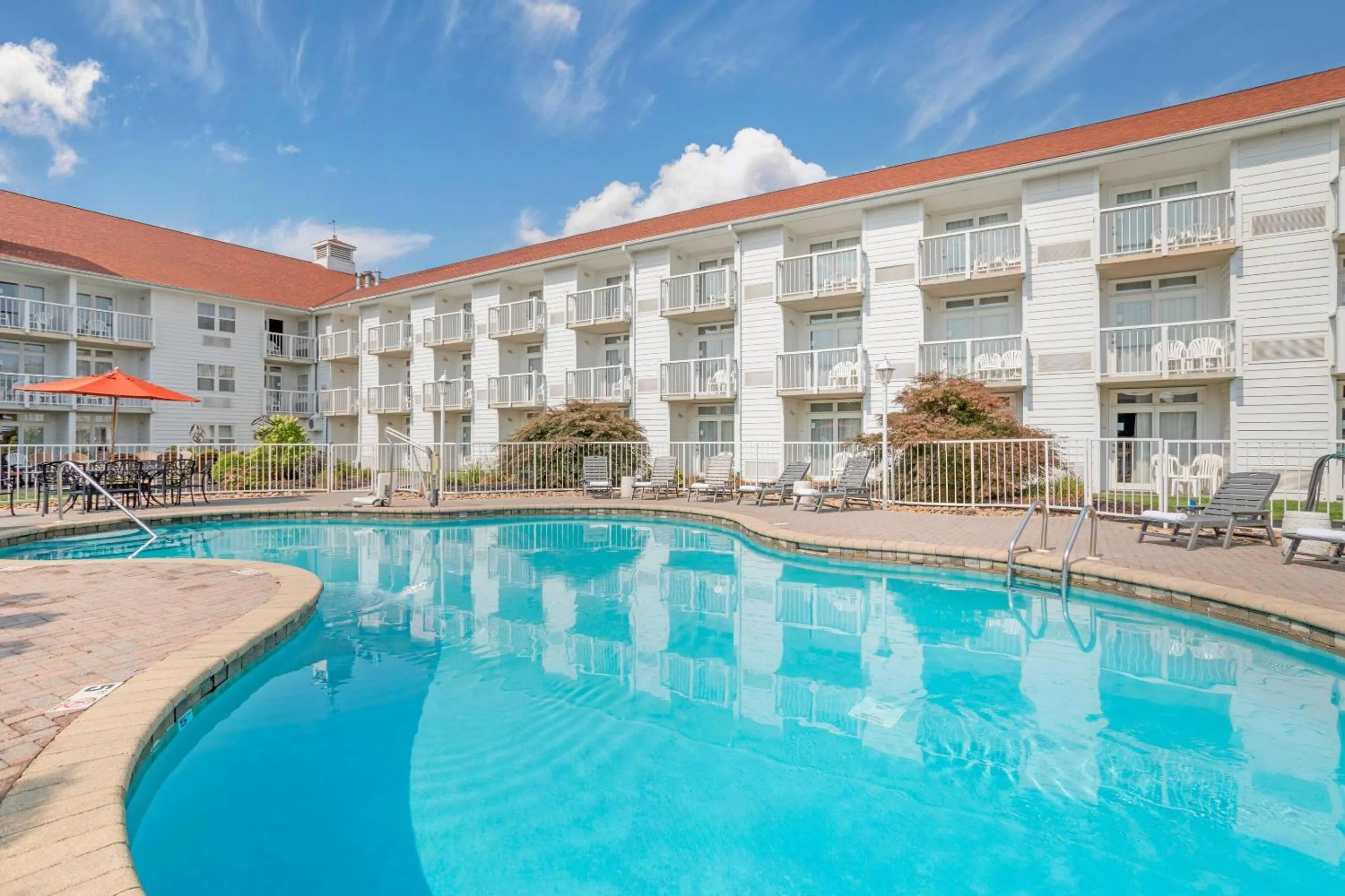 Swimming pool in The Inn at Apple Valley, an Ascend Collection Hotel