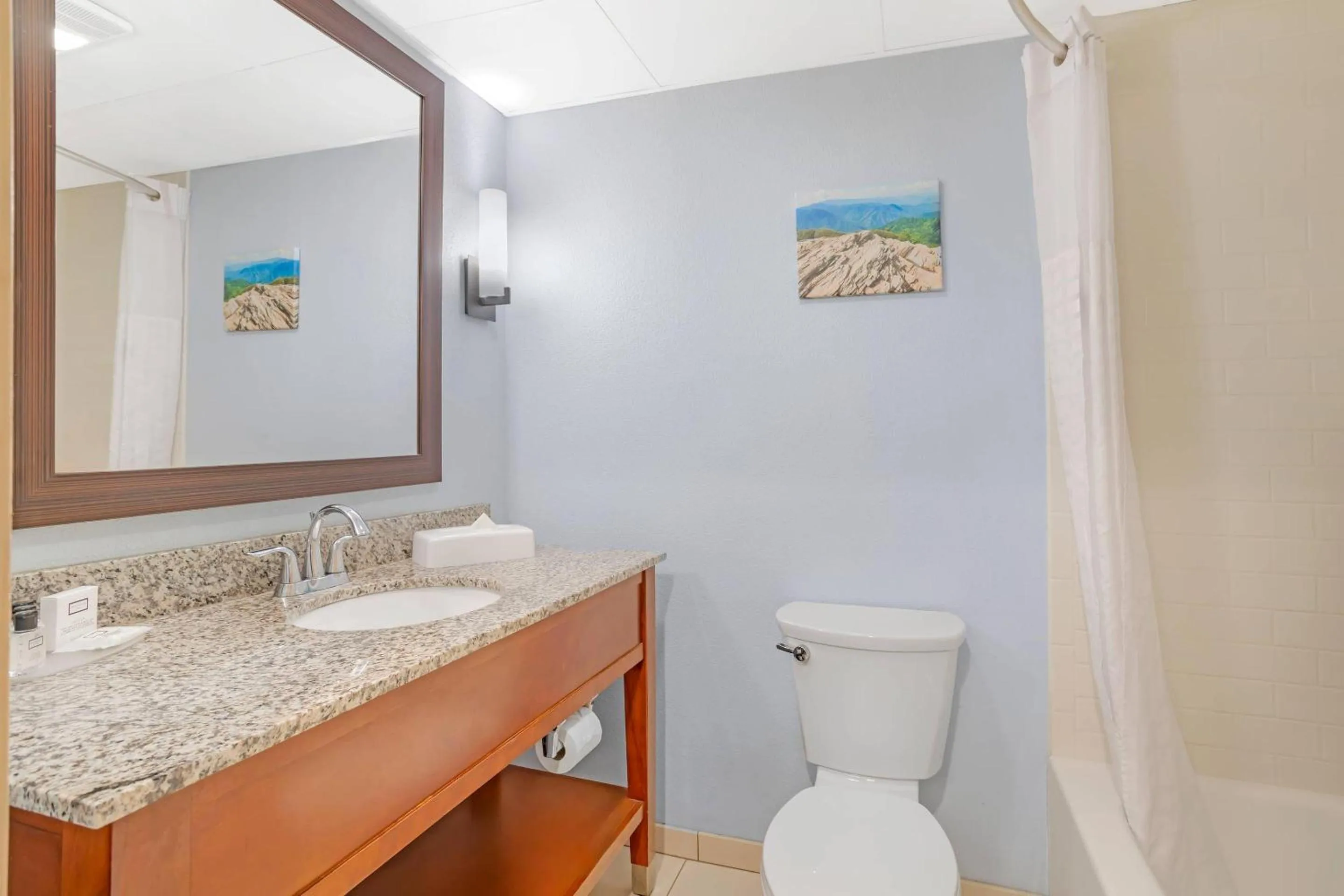 Bedroom in The Inn at Apple Valley, an Ascend Collection Hotel