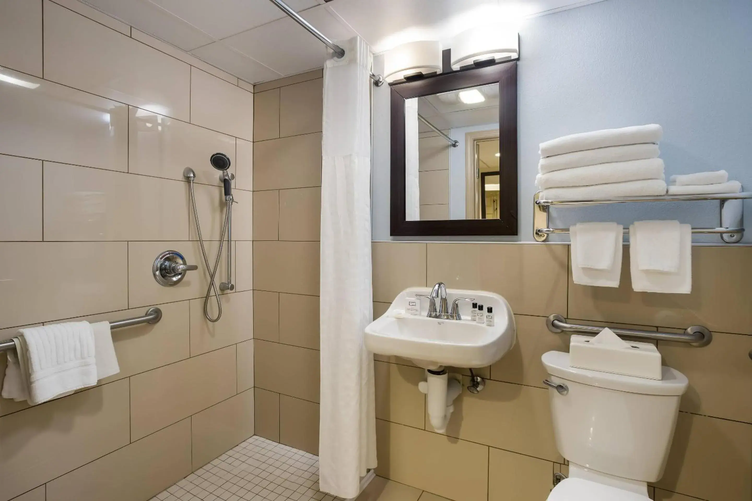 Bedroom in The Inn at Apple Valley, an Ascend Collection Hotel Bedroom in The Inn at Apple Valley, an Ascend Collection Hotel