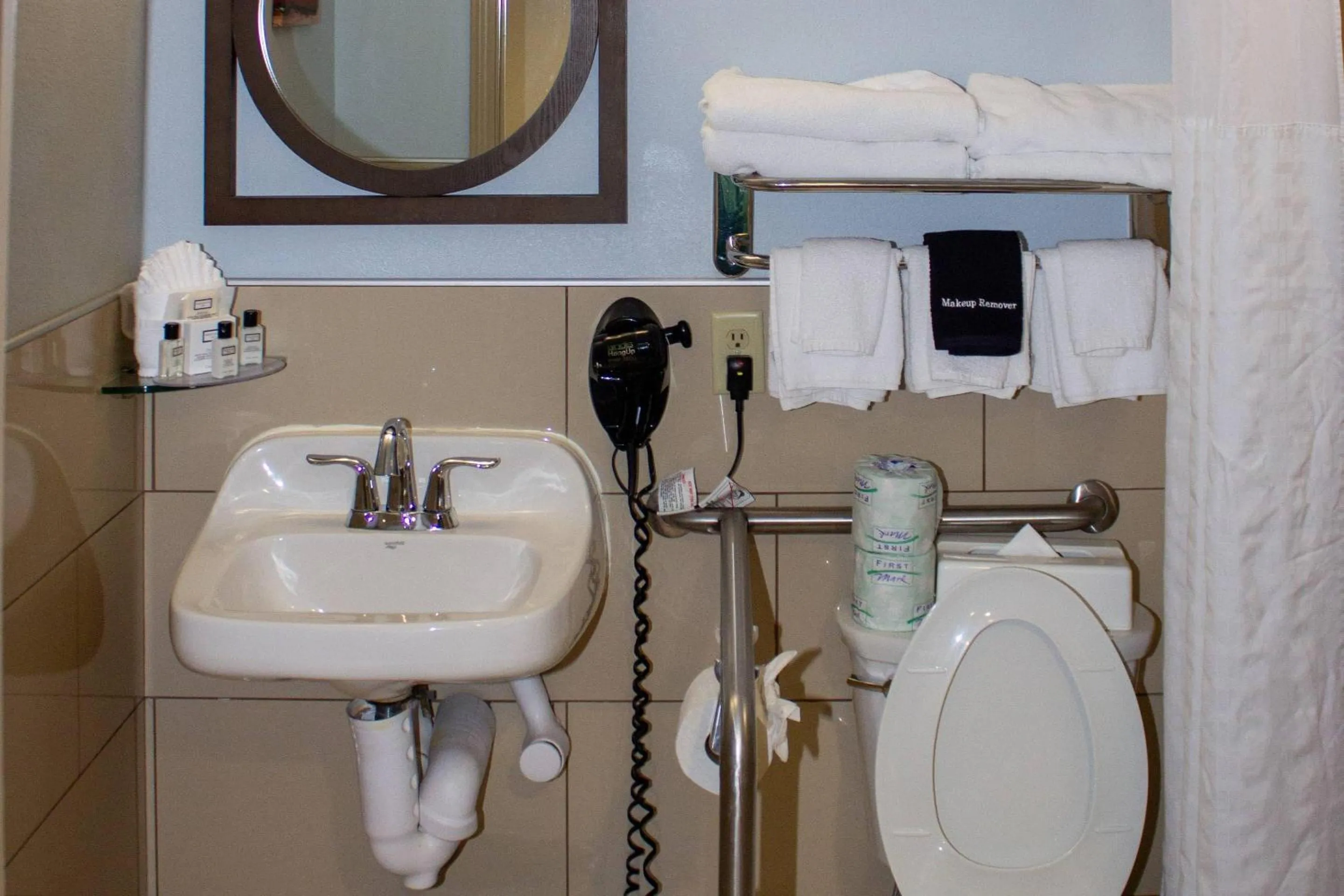 Bedroom in The Inn at Apple Valley, an Ascend Collection Hotel