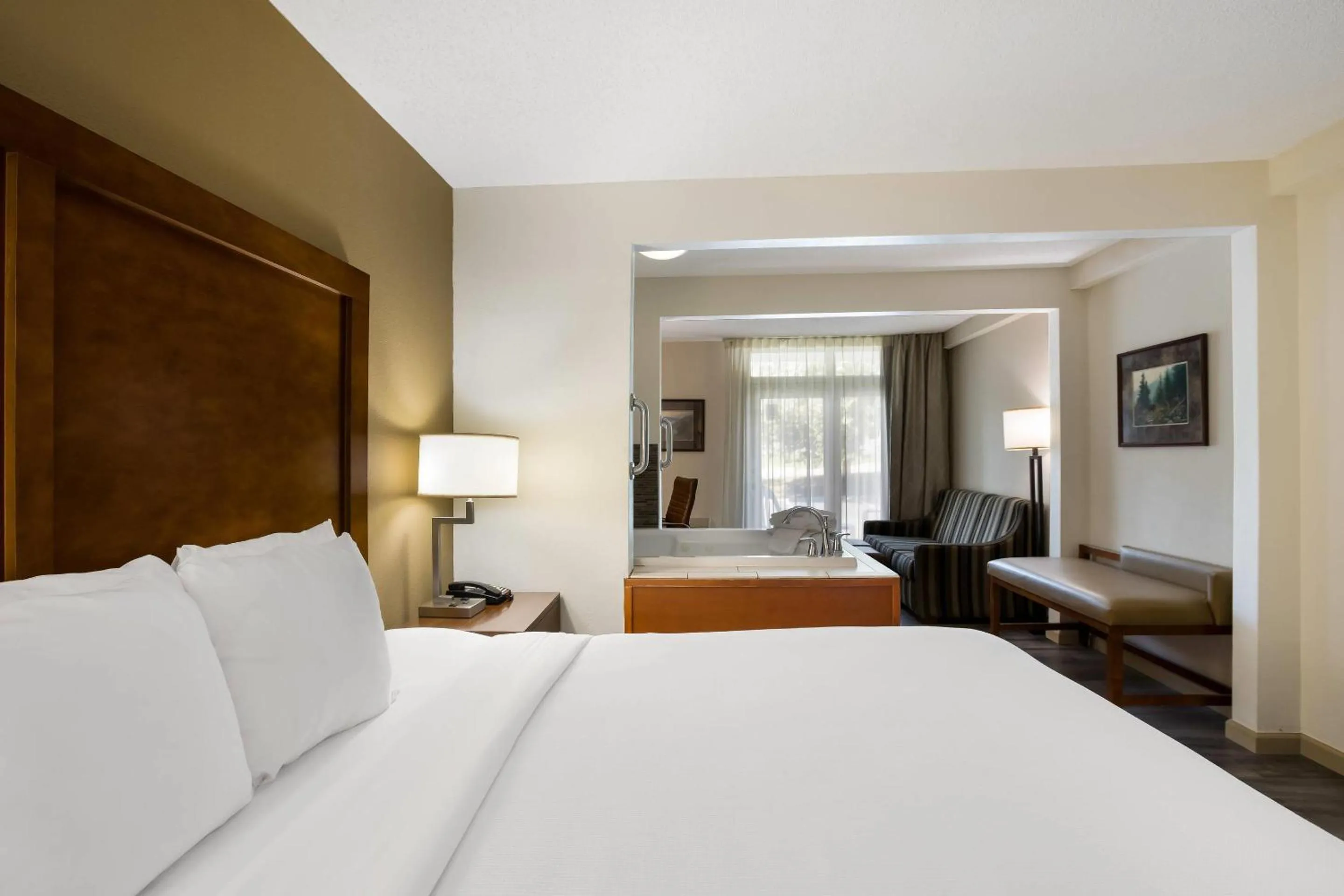 Bedroom, Bed in The Inn at Apple Valley, an Ascend Collection Hotel