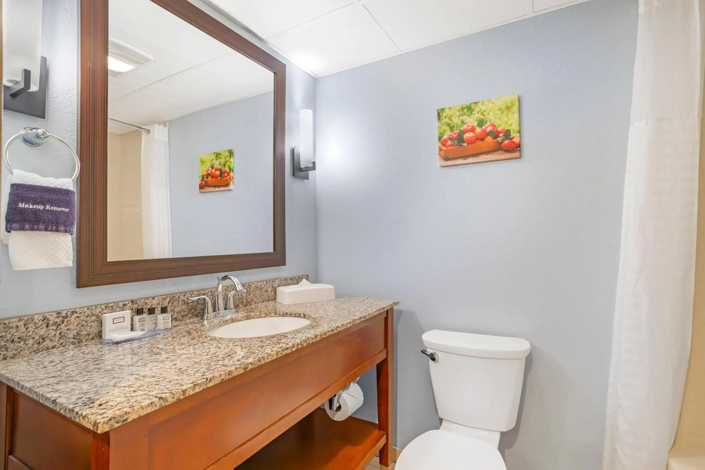 Bedroom in The Inn at Apple Valley, an Ascend Collection Hotel