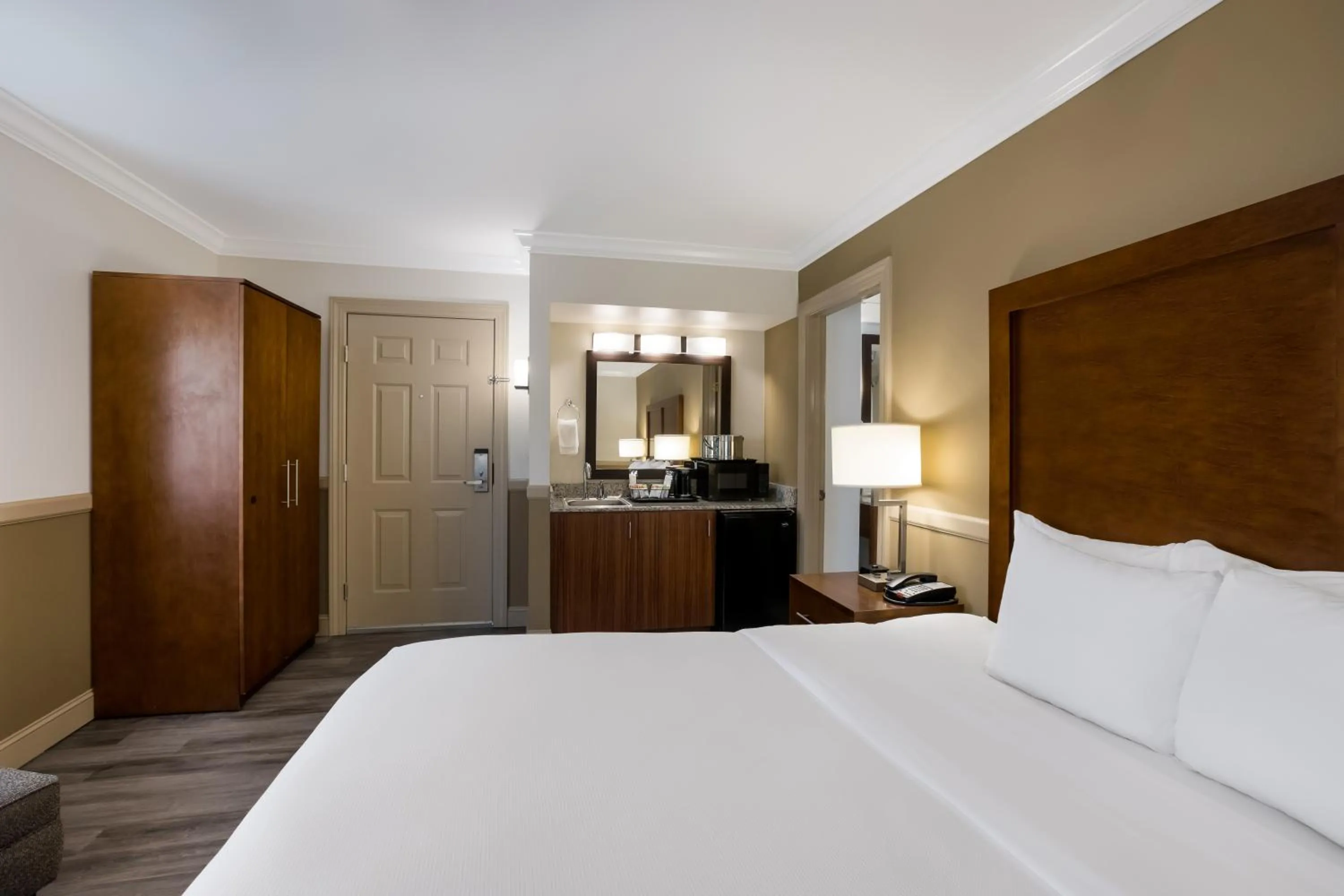 Bed in The Inn at Apple Valley, an Ascend Collection Hotel