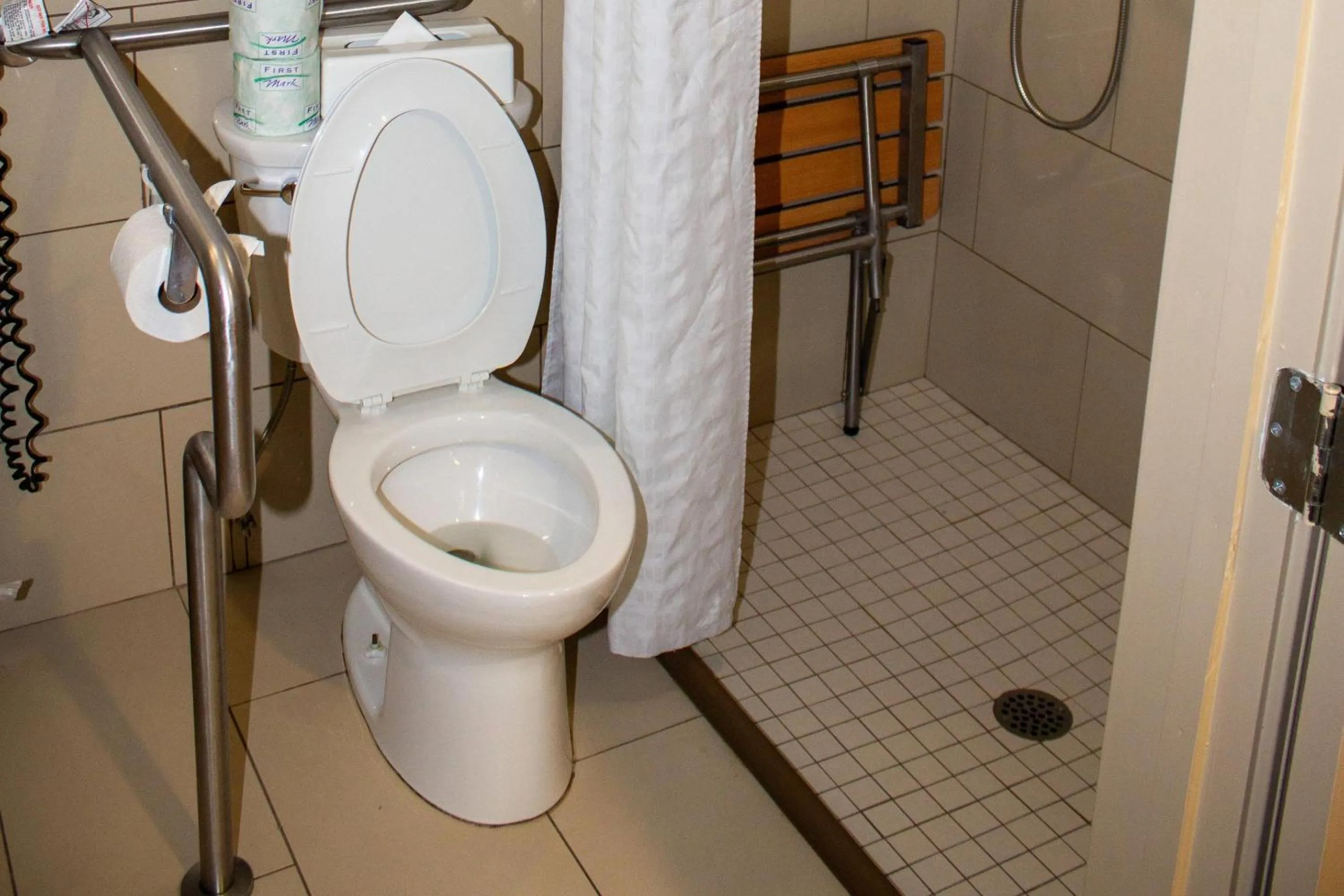 Bedroom in The Inn at Apple Valley, an Ascend Collection Hotel