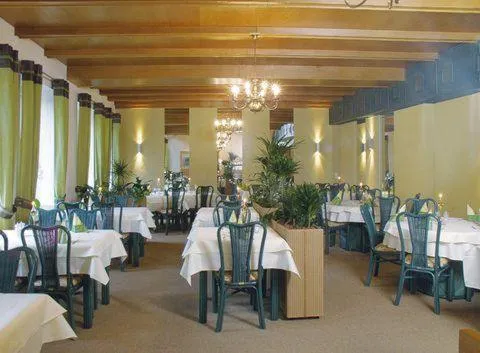 Restaurant/places to eat in Hotel Hansen
