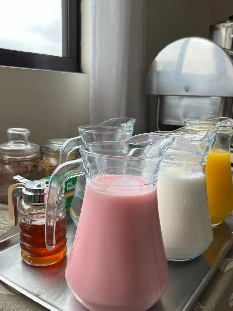 Buffet breakfast in ACOMODARE HOTEL- SOB NOVA Direção