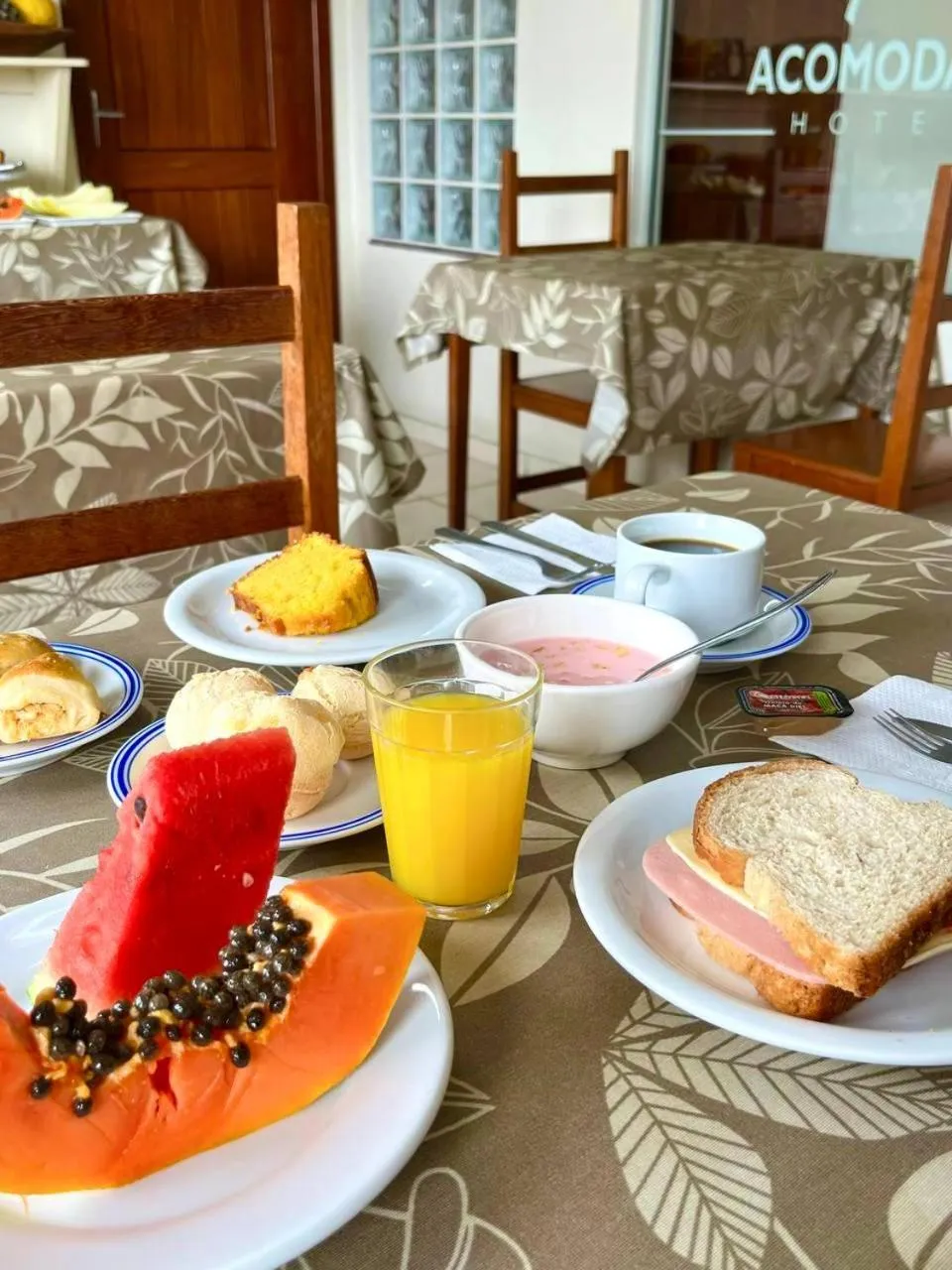 Food and drinks in ACOMODARE HOTEL- SOB NOVA Direção